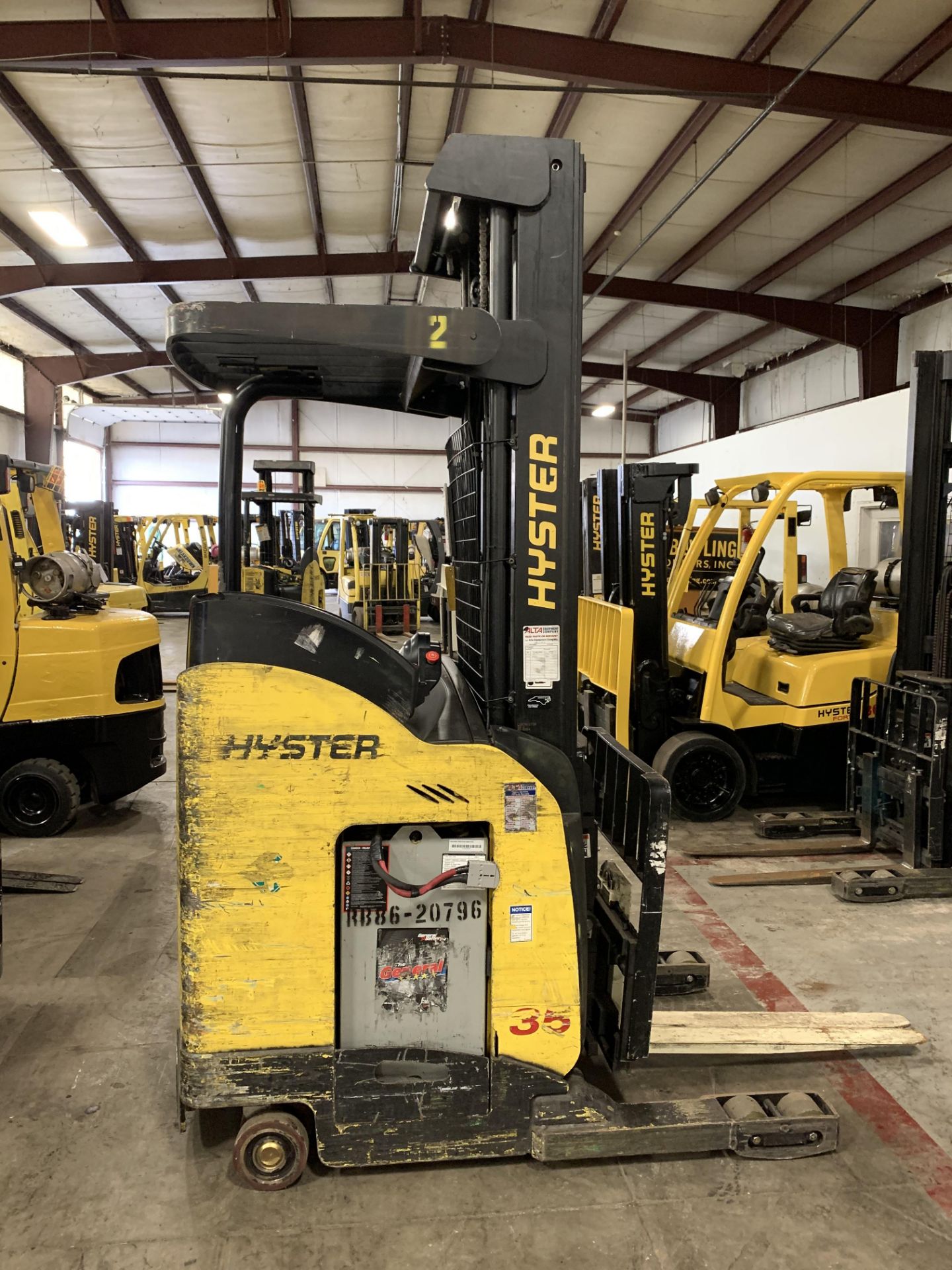 *LOCATED IN OHIO* 2015 HYSTER 3,500-LB. CAPACITY REACH TRUCK, MOD NR35, 111" LOWER/251'' LIFT HEIGHT - Image 3 of 8