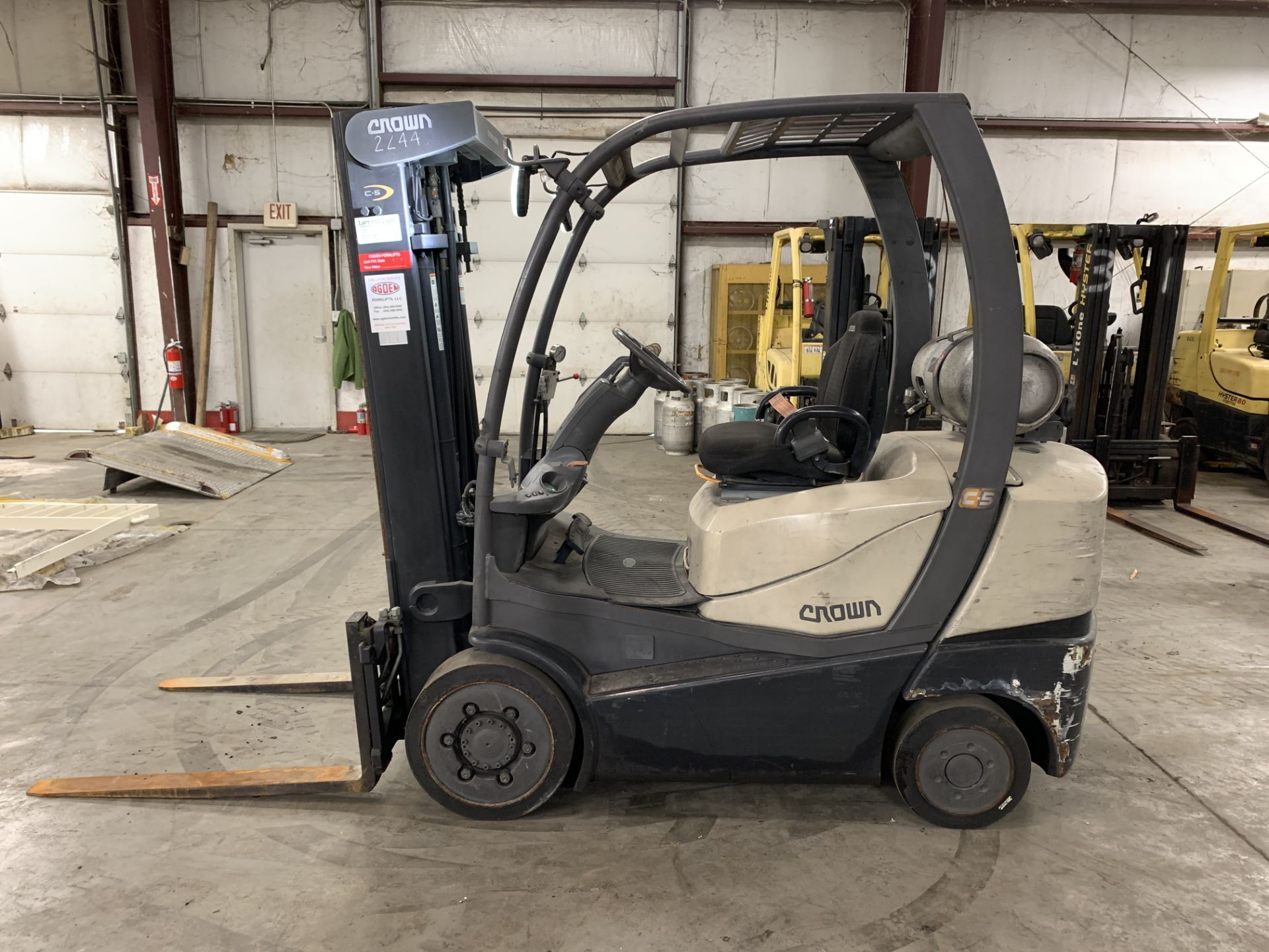 ***LOCATED IN HAMILTON, OHIO*** 2013 CROWN 5,000 LB. C-5 FORKLIFT, LPG, 3-STAGE MAST, 6,090 HOURS