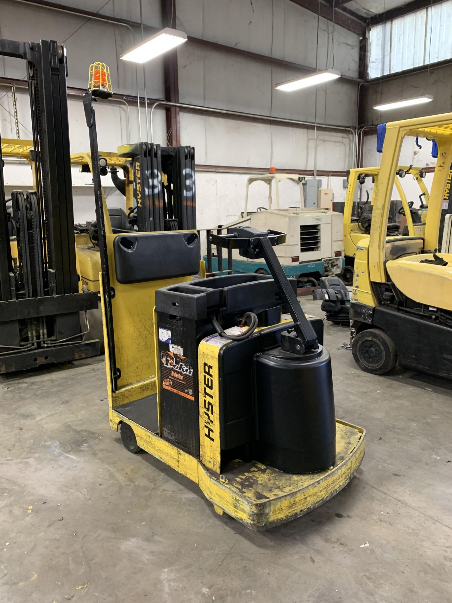 ***LOCATED IN HAMILTON, OHIO*** 2016 HYSTER ELECTRIC TOW TRACTOR, MODEL: T5ZAC, BATTERY WT: 1,450-LB - Image 2 of 3