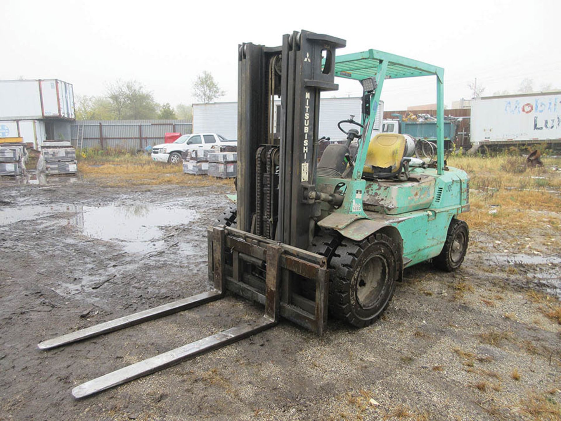 MITSUBISHI FORKLIFT, 7,800 LB. CAP., LPG, DUAL FRONT WHEELS, 3-STAGE MAST, 187'' MAX. LOAD HT., - Image 3 of 8