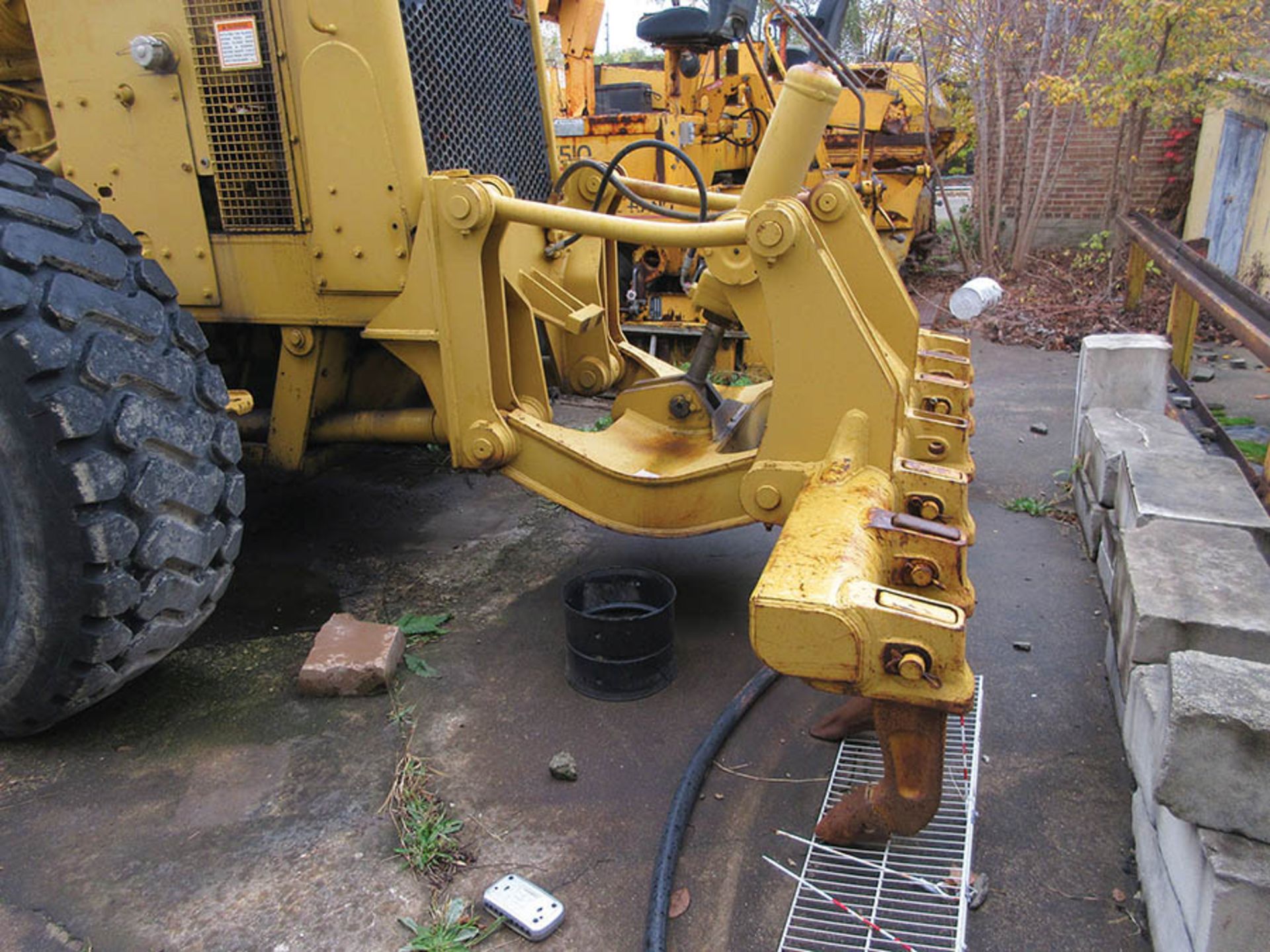 CATERPILLAR 14G MOTOR GRADER, 20.5 R25 TIRES, 14'.4 BLADE, 99'' W. 7-FINGER RIPPER ATTACHMENT - Image 11 of 23