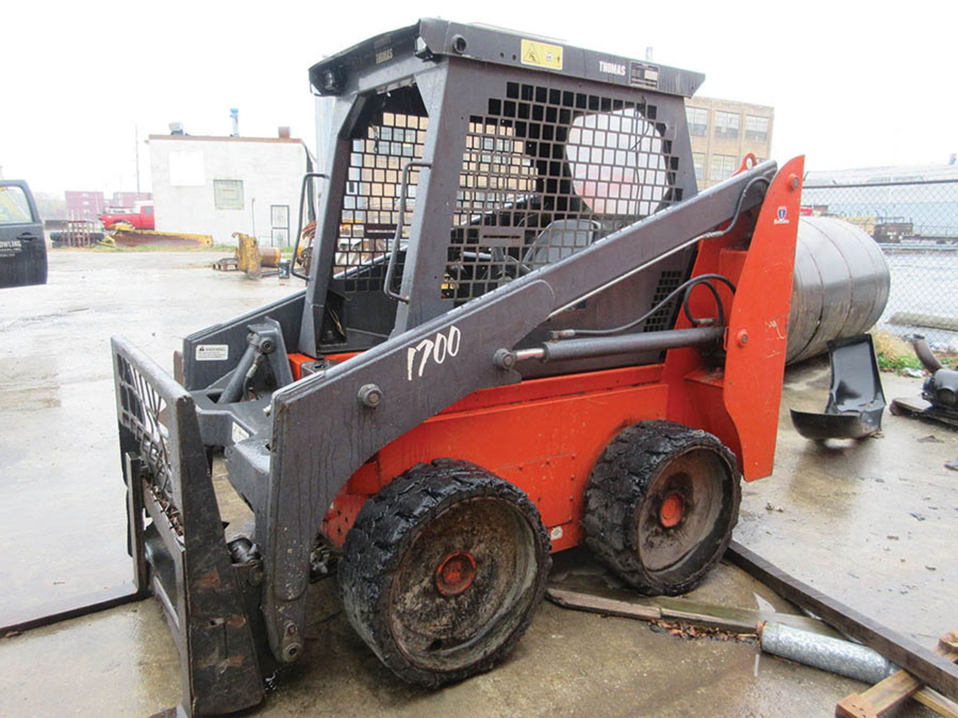 THOMAS 1700 SKID STEER, 8,761 HRS., 42'' FORKS, SOLID TIRES, KUBOTA DIESEL - Image 4 of 12