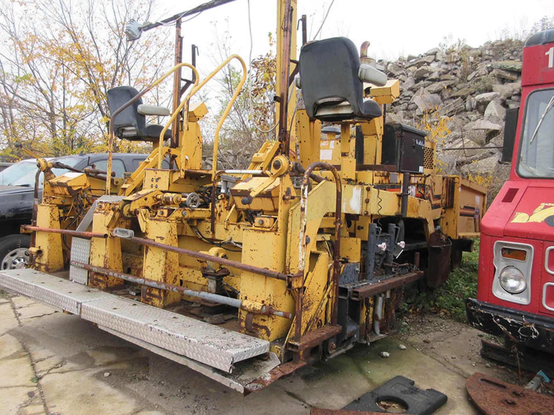 BLAW-KNOX PF5510 PAVER, 76 X 120 LOAD HOPPER, 120'' SCREED PLATE, CUMMINS ENGINE, 1,825 HRS. - Image 2 of 13
