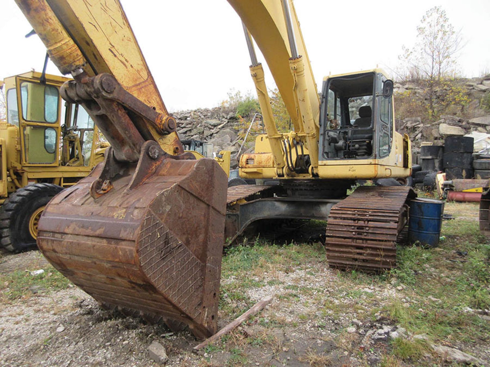 KOMATSU PC 400LC EXCAVATOR, 36'' W. TRACKS, 0995 HRS. SHOWING, PIN# A80612, 60'' BUCKET - Image 2 of 22