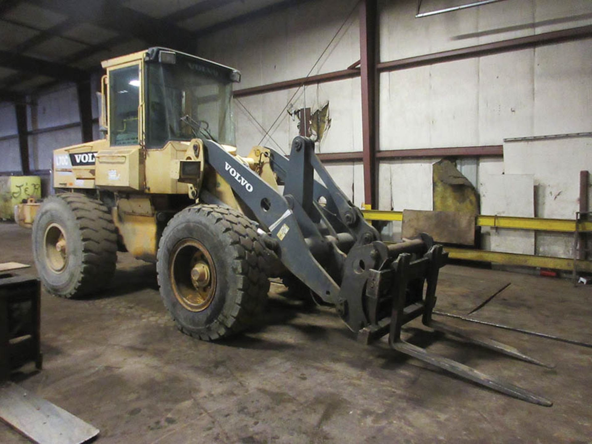 VOLVO L70C WHEEL LOADER, 17.5 R25 TIRES, 48'' FORKS - Image 2 of 15