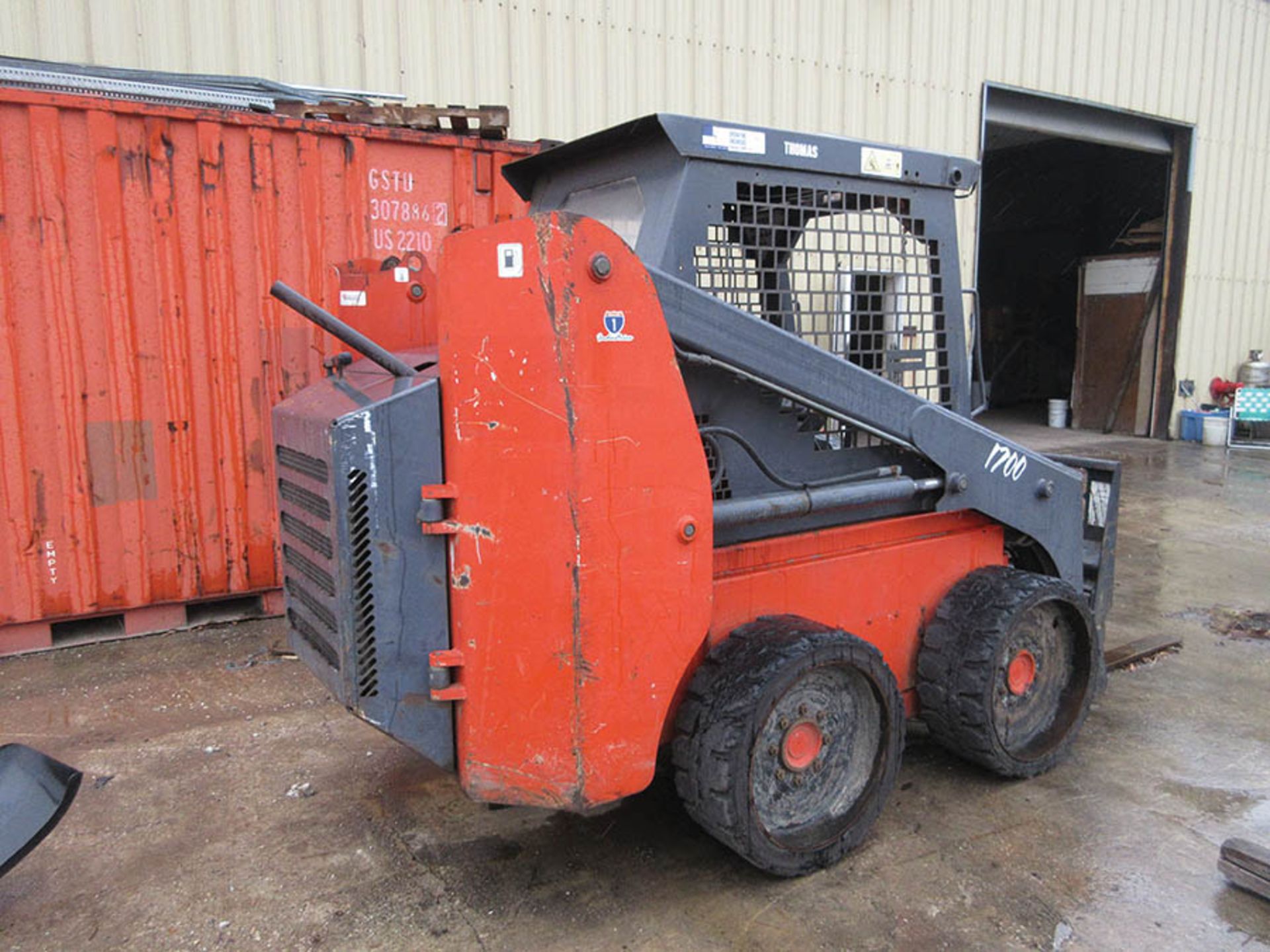 THOMAS 1700 SKID STEER, 8,761 HRS., 42'' FORKS, SOLID TIRES, KUBOTA DIESEL - Image 6 of 12