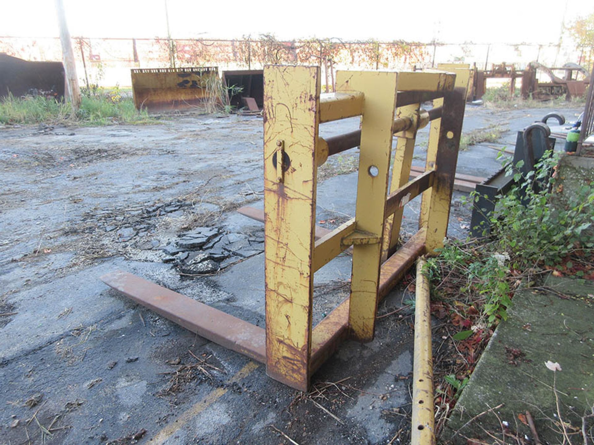 WHEEL LOADER UNIVERSAL FORKS 8' W., 60'' FORKS - Image 2 of 2