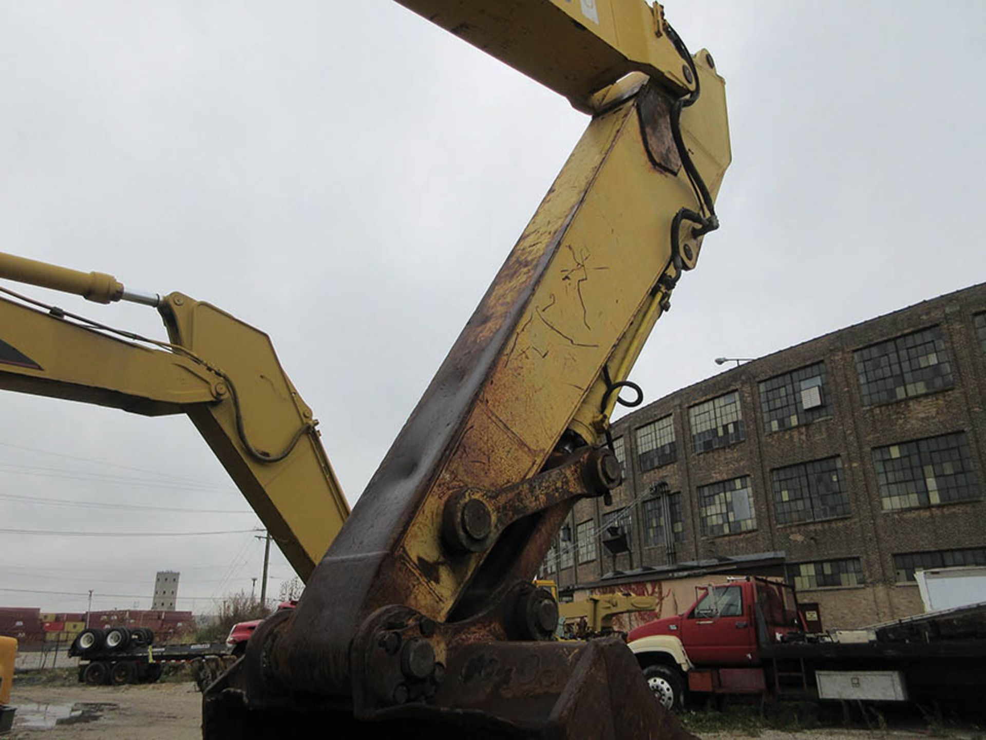 KOMATSU PC 400LC EXCAVATOR, 36'' W. TRACKS, 0995 HRS. SHOWING, PIN# A80612, 60'' BUCKET - Image 13 of 22