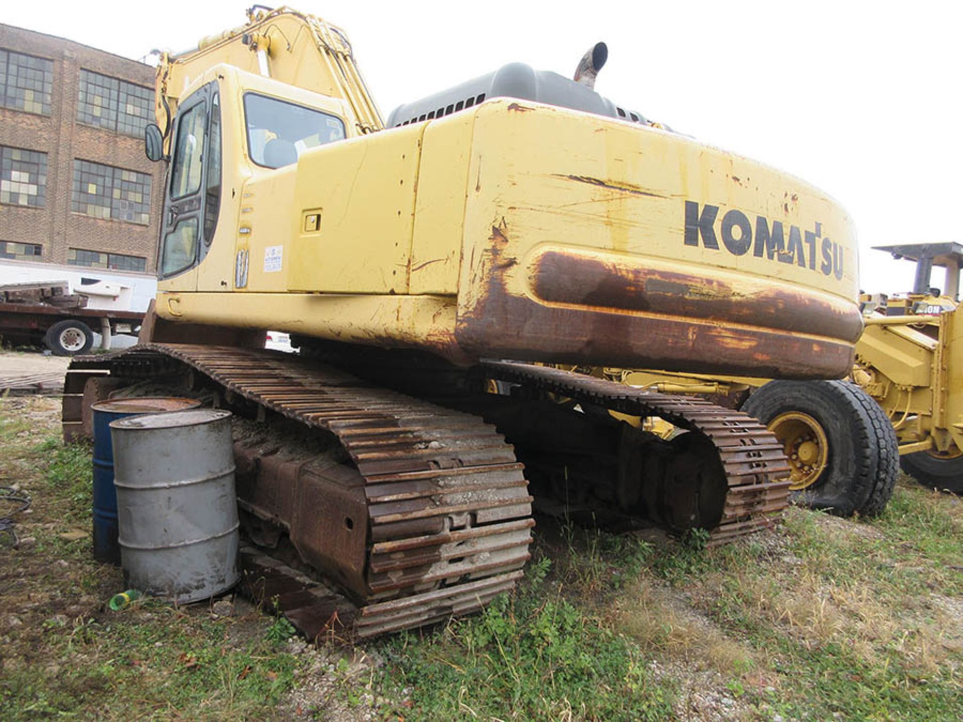 KOMATSU PC 400LC EXCAVATOR, 36'' W. TRACKS, 0995 HRS. SHOWING, PIN# A80612, 60'' BUCKET - Image 7 of 22