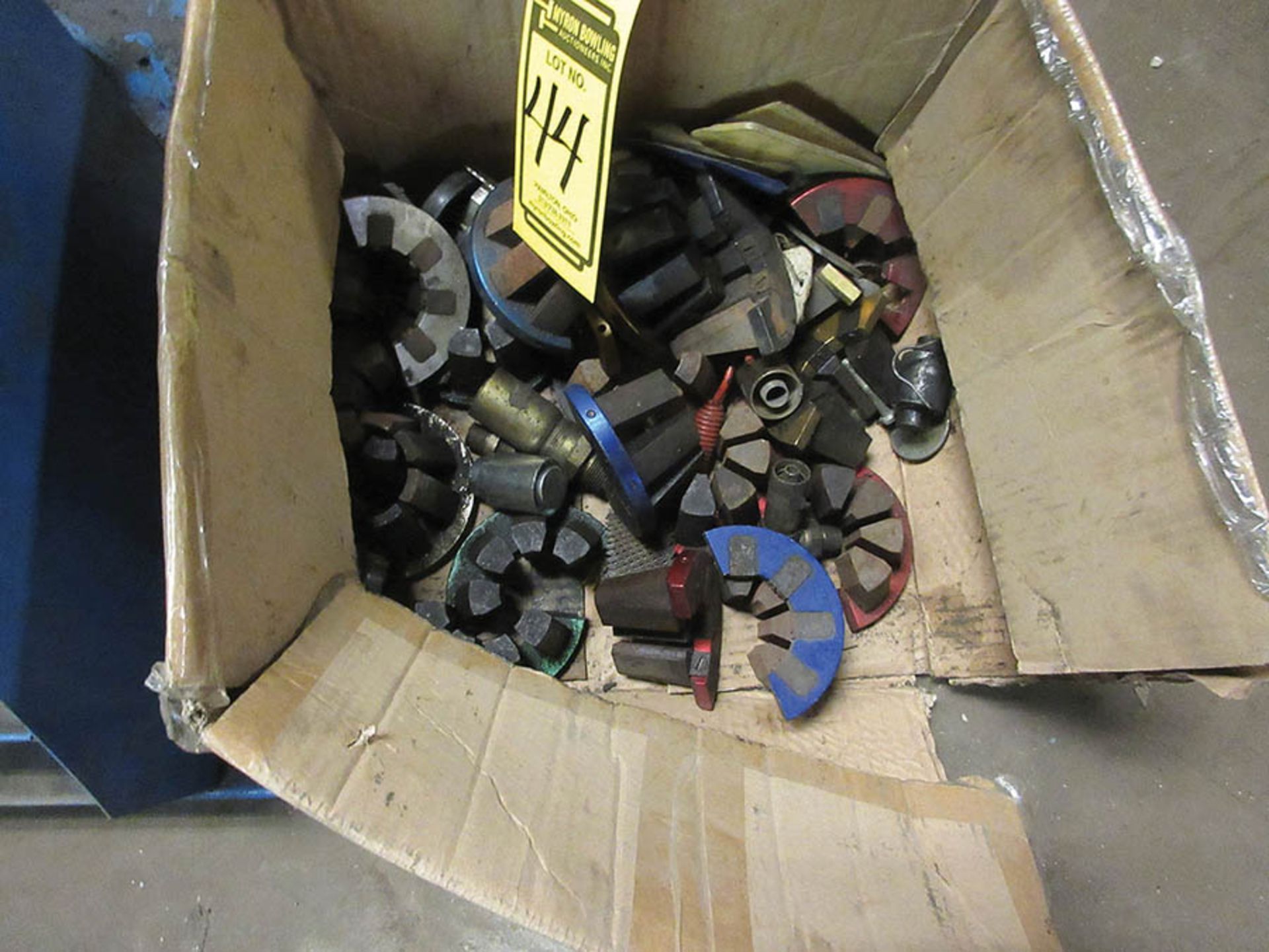 DAYCO NP60 HOSE CRIMPER W/ ASSORTED DIE SETS - Image 2 of 2