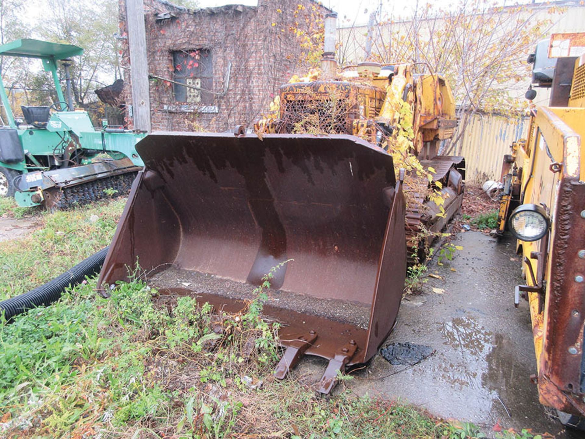 CATERPILLAR 955L TRACK LOADER, 15'' W. TRACKS, 86'' W. ROCK BUCKET