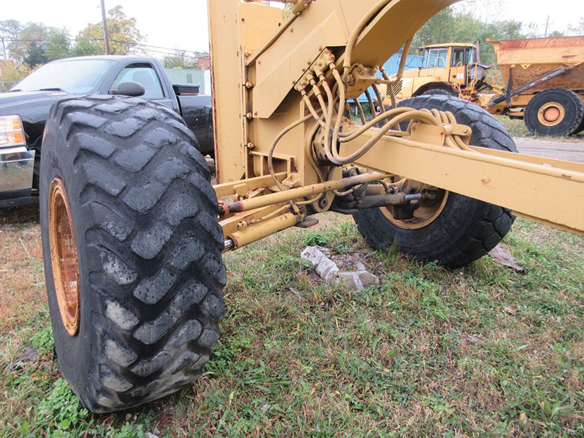 CATERPILLAR 14G MOTOR GRADER, 20.5 R25 TIRES, 14'.4 BLADE, 99'' W. 7-FINGER RIPPER ATTACHMENT - Image 4 of 23