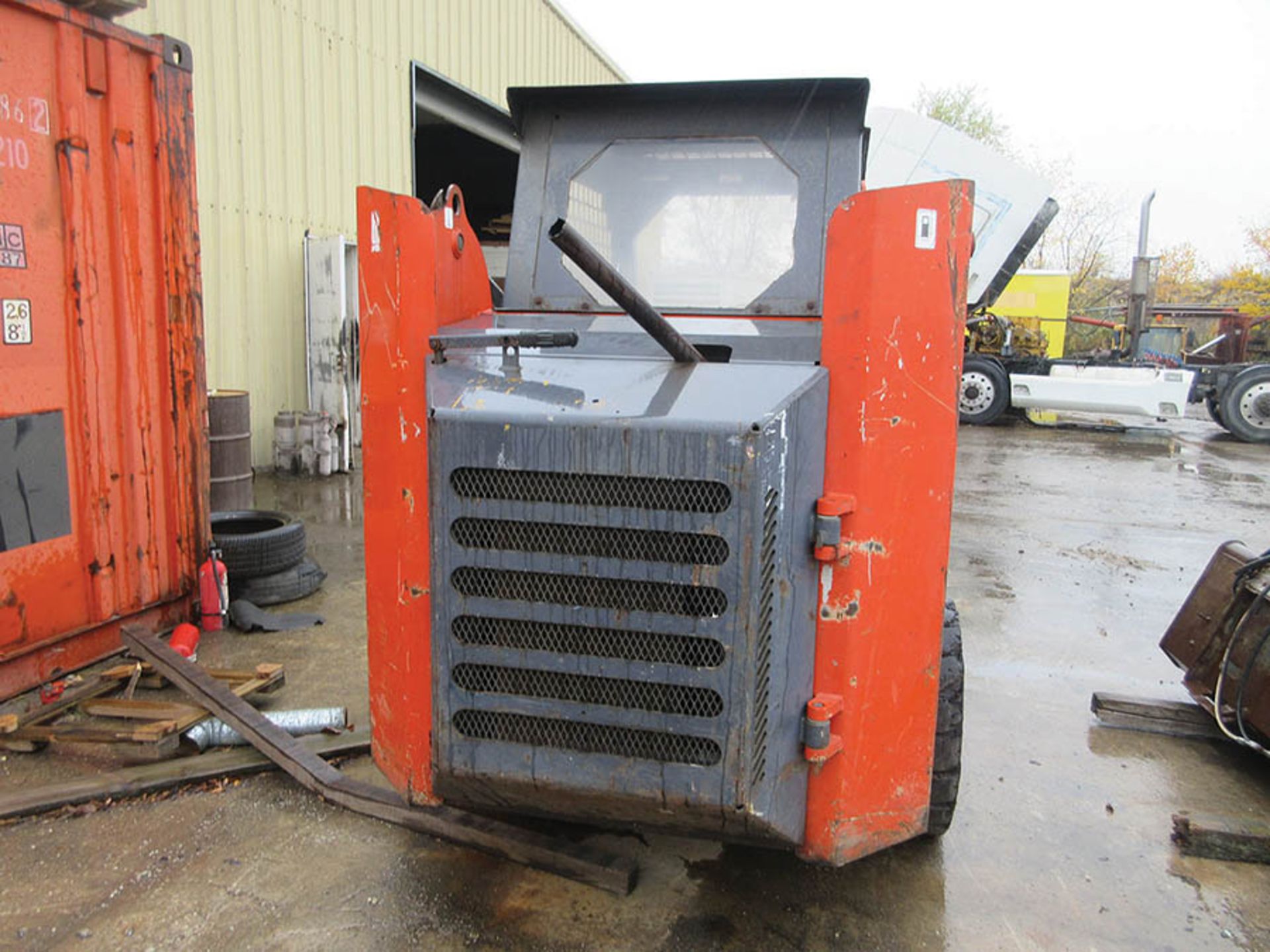 THOMAS 1700 SKID STEER, 8,761 HRS., 42'' FORKS, SOLID TIRES, KUBOTA DIESEL - Image 7 of 12