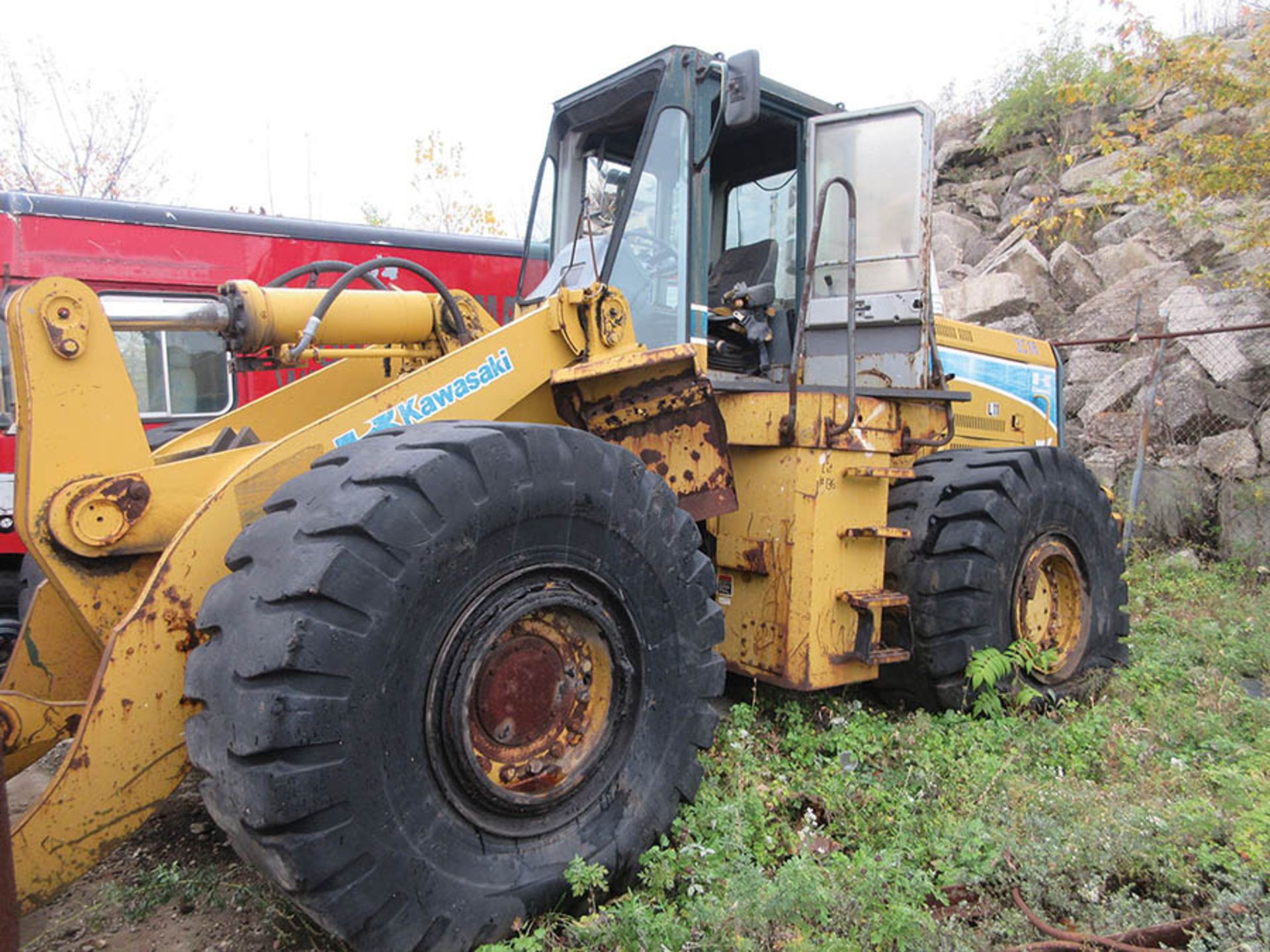 KAWASAKI 85ZII WHEEL LOADER, 26.5-25 TIRES, S/N 85025030, 120'' W. BUCKET, 17,807 HRS., CUMMINS - Image 4 of 11