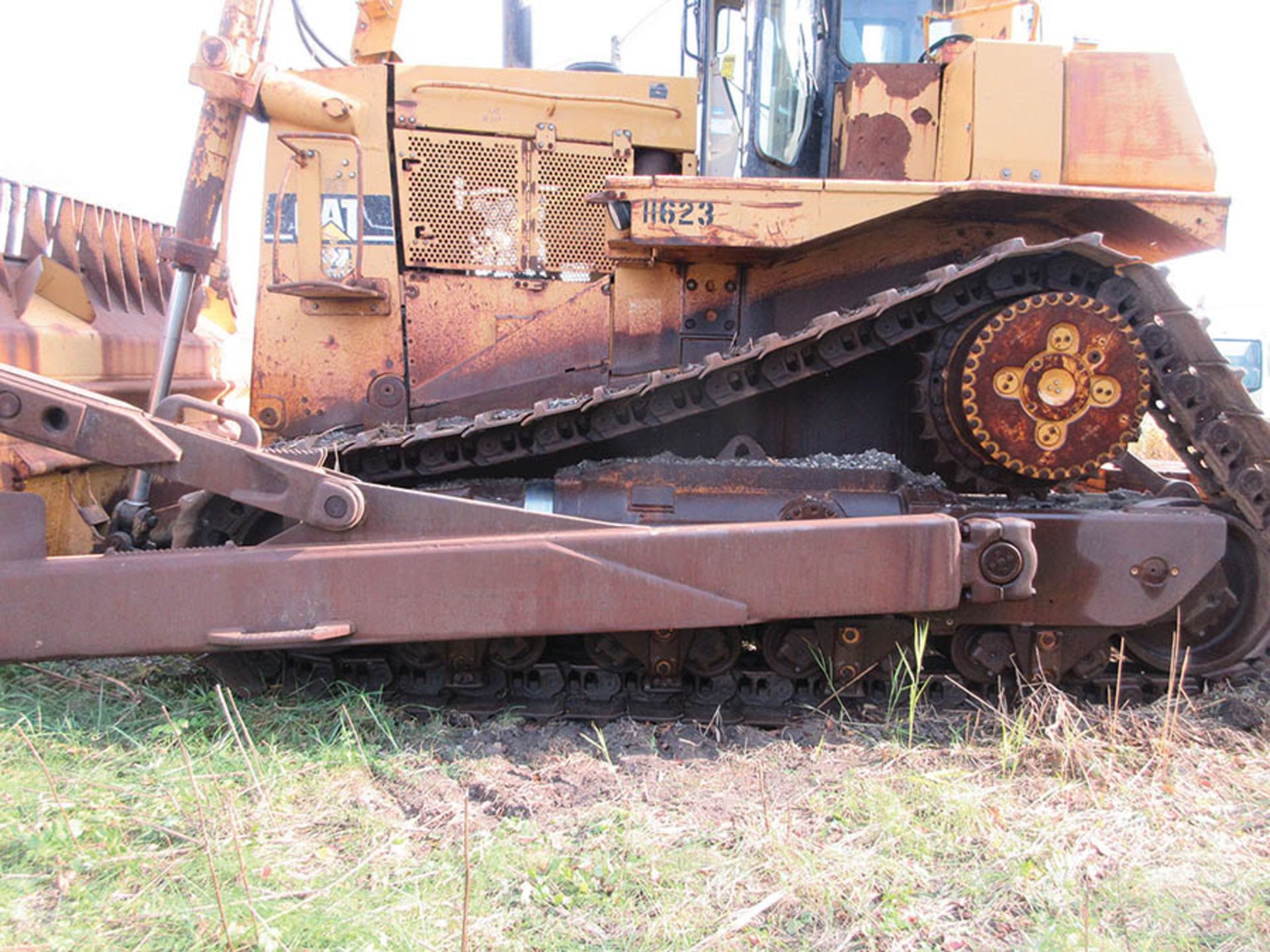 CATERPILLAR D10R DOZER, S/N 3KR01623, ENGINE: 3412, S/N 80M04188, TRANS: S/N ILY02037, 28'' - Image 17 of 35