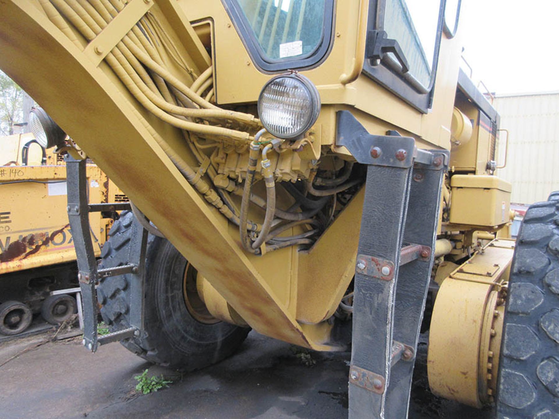 CATERPILLAR 14G MOTOR GRADER, 20.5 R25 TIRES, 14'.4 BLADE, 99'' W. 7-FINGER RIPPER ATTACHMENT - Image 6 of 23