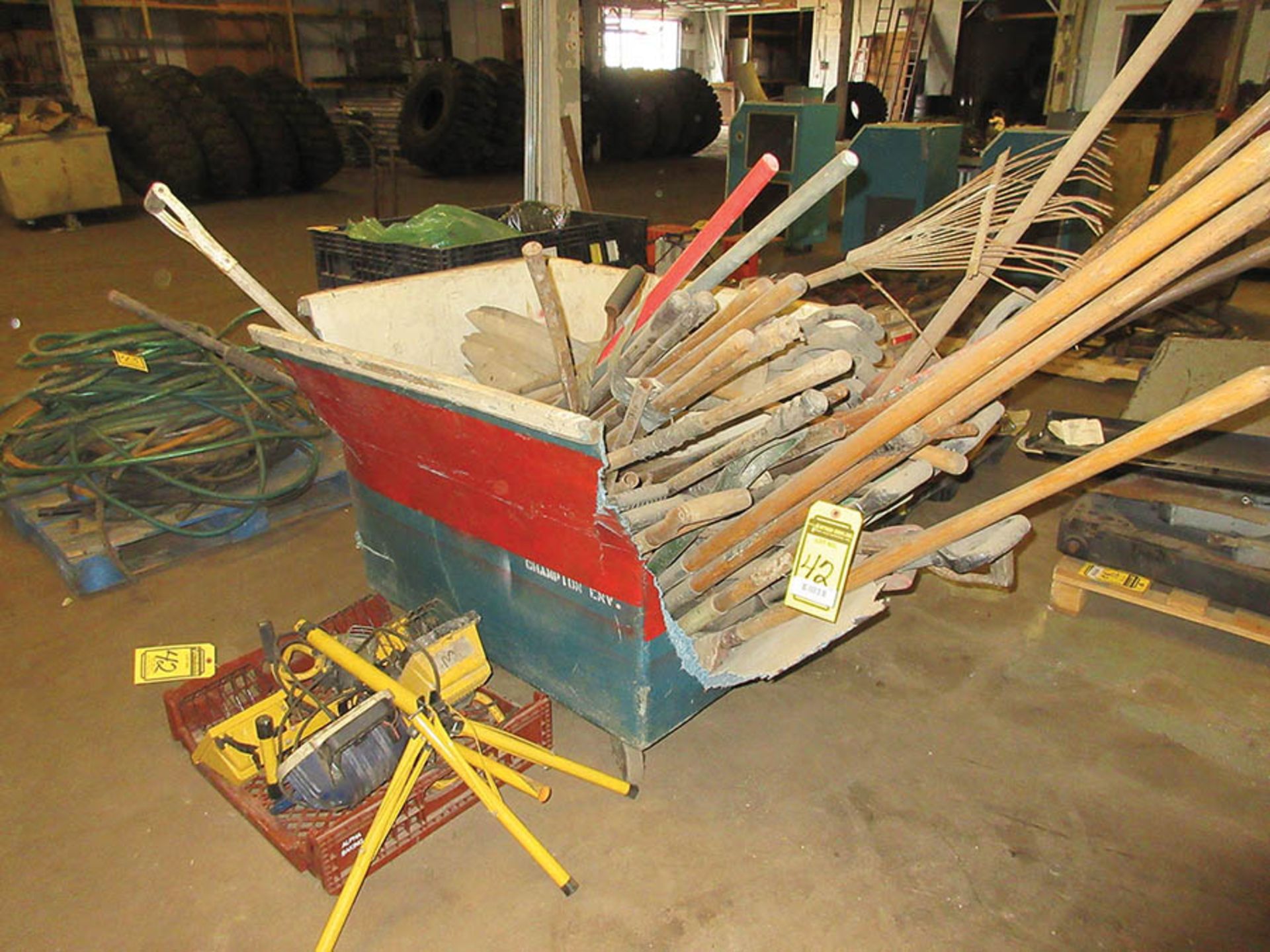 ASSORTED SHOVELS, SCRAPERS AND HALOGEN LIGHTS