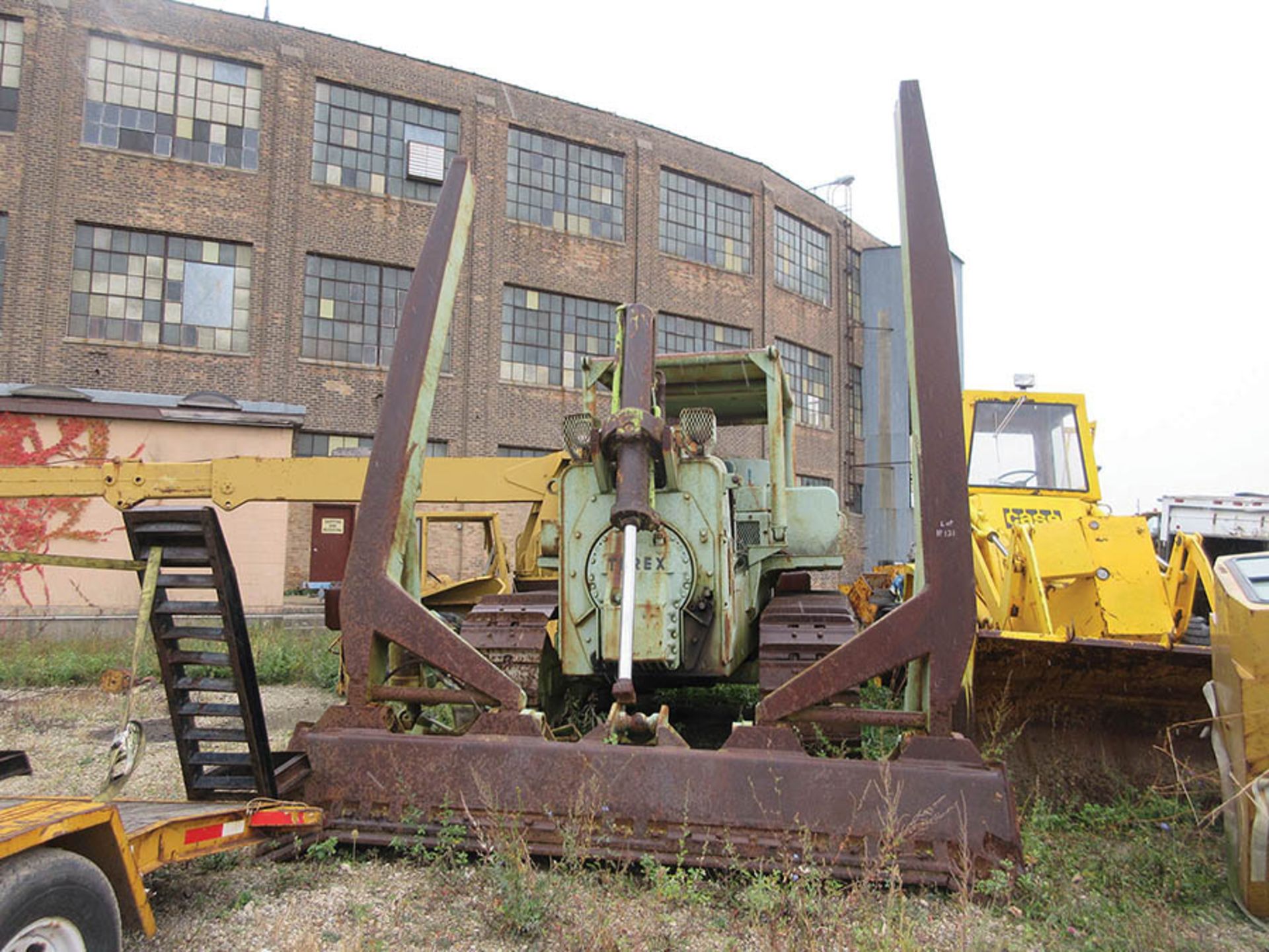 TEREX 82-40 DA T DOZER, V-8 DETROIT DIESEL, 24'' W. TRACK, S/N 56490, 140'' W. BLADE, GW DUAL