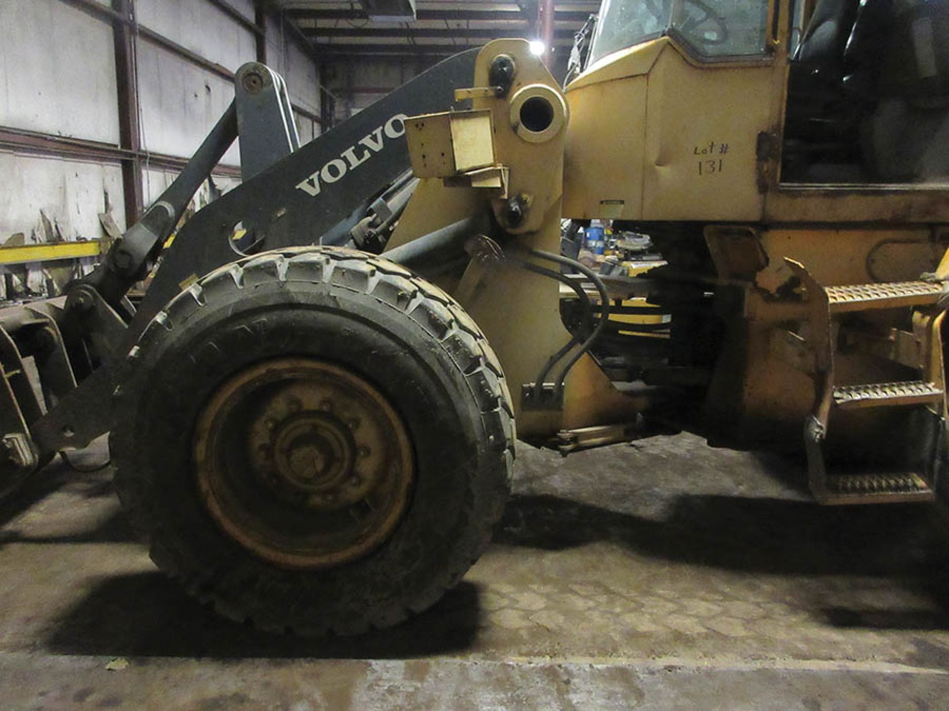 VOLVO L70C WHEEL LOADER, 17.5 R25 TIRES, 48'' FORKS - Image 6 of 15