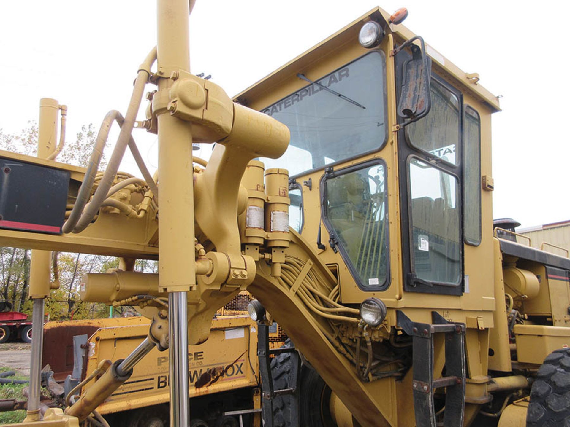 CATERPILLAR 14G MOTOR GRADER, 20.5 R25 TIRES, 14'.4 BLADE, 99'' W. 7-FINGER RIPPER ATTACHMENT - Image 5 of 23