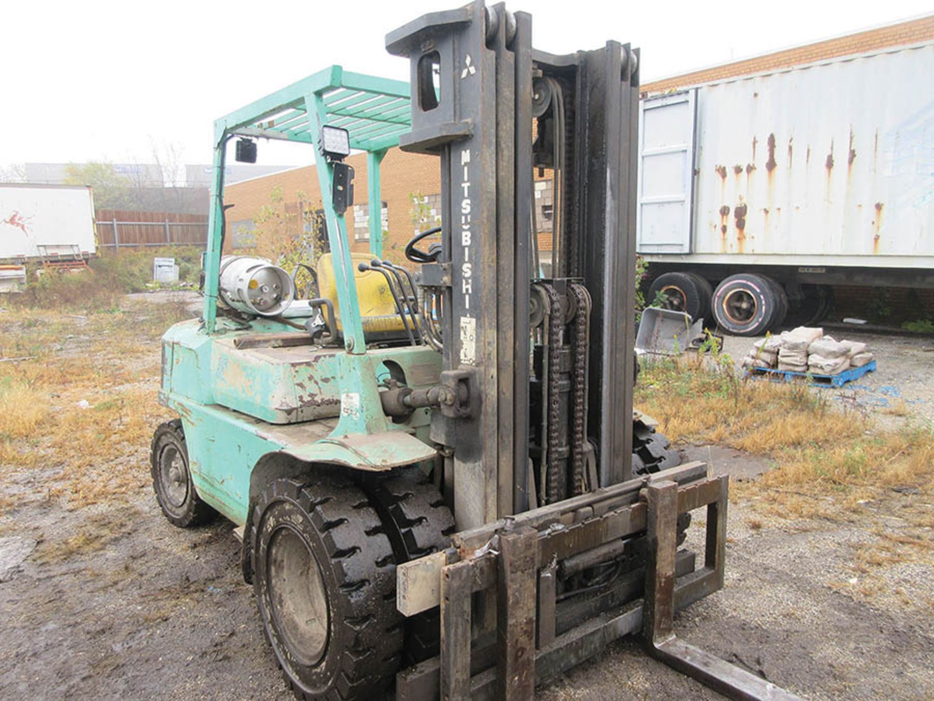 MITSUBISHI FORKLIFT, 7,800 LB. CAP., LPG, DUAL FRONT WHEELS, 3-STAGE MAST, 187'' MAX. LOAD HT., - Image 8 of 8