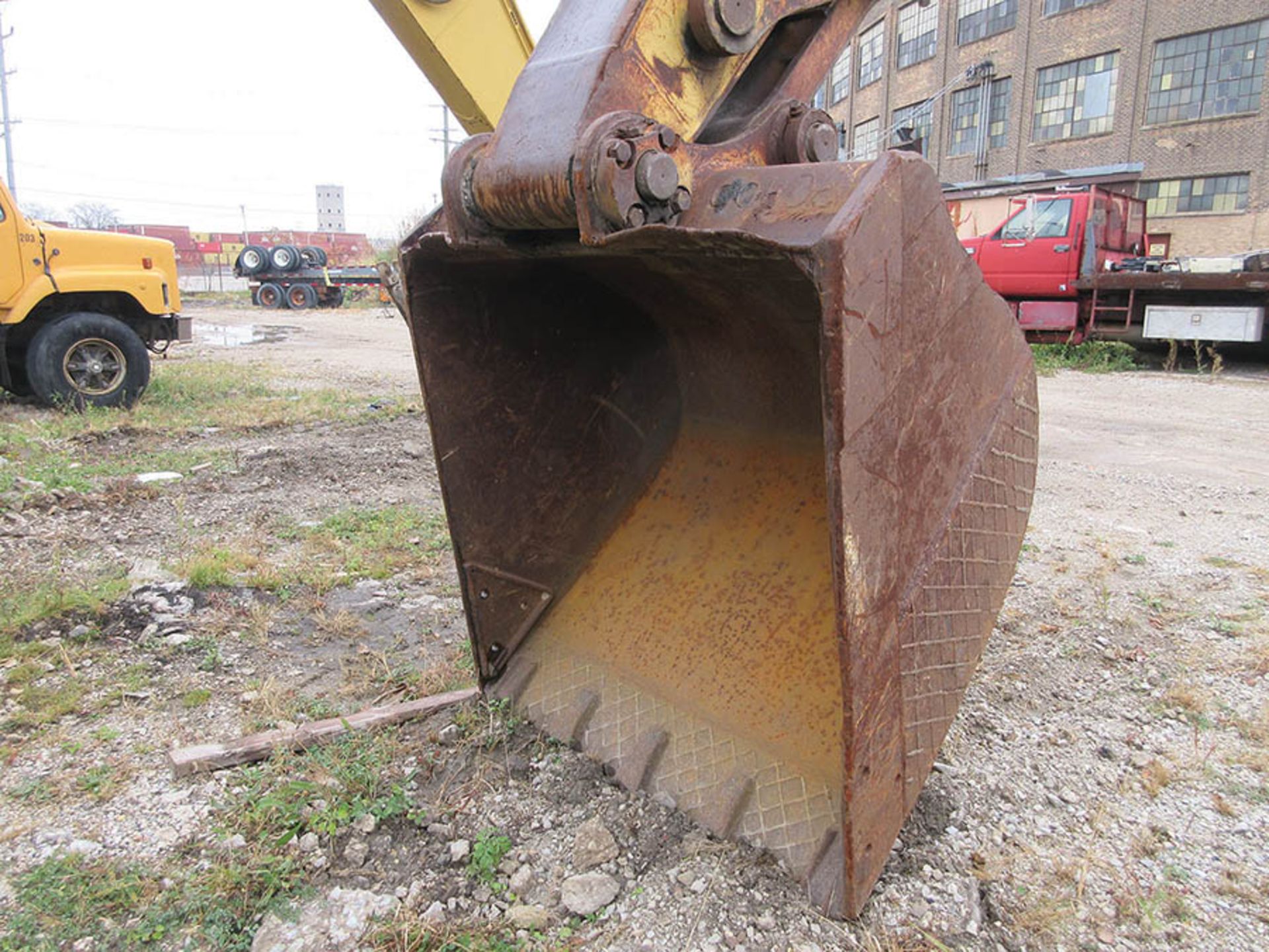 KOMATSU PC 400LC EXCAVATOR, 36'' W. TRACKS, 0995 HRS. SHOWING, PIN# A80612, 60'' BUCKET - Image 12 of 22