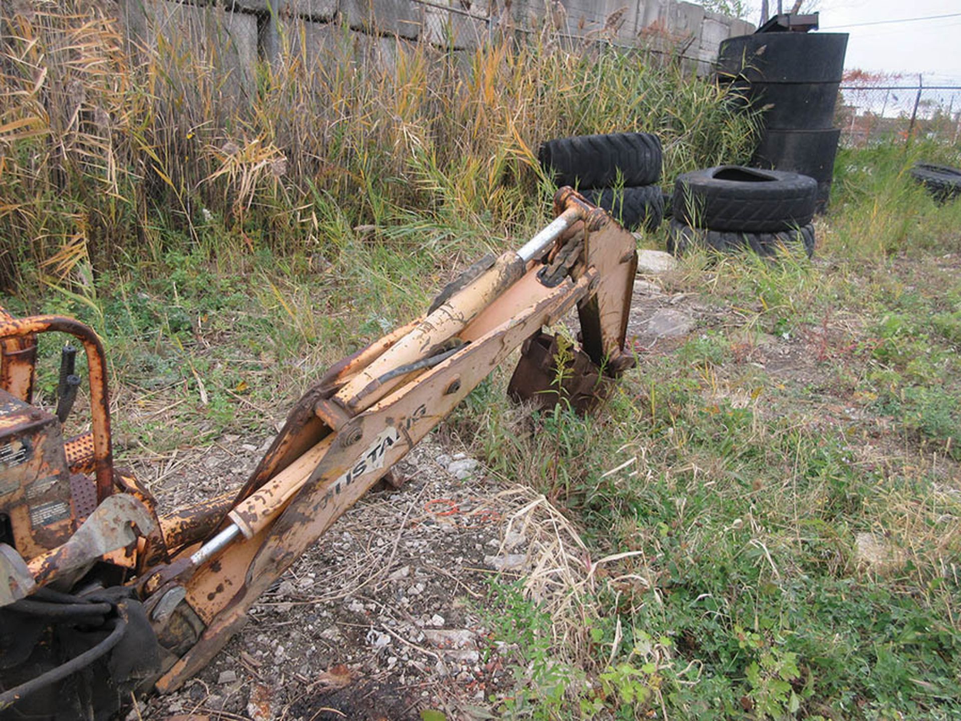 MUSTANG BACKHOE ATTACHMENT FOR SKID STEER LOADER - Image 3 of 4