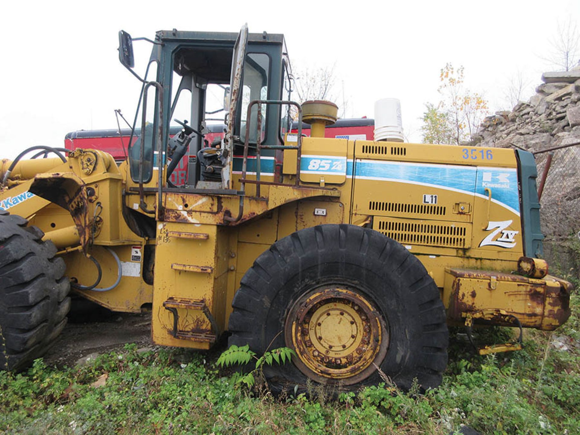 KAWASAKI 85ZII WHEEL LOADER, 26.5-25 TIRES, S/N 85025030, 120'' W. BUCKET, 17,807 HRS., CUMMINS - Image 6 of 11