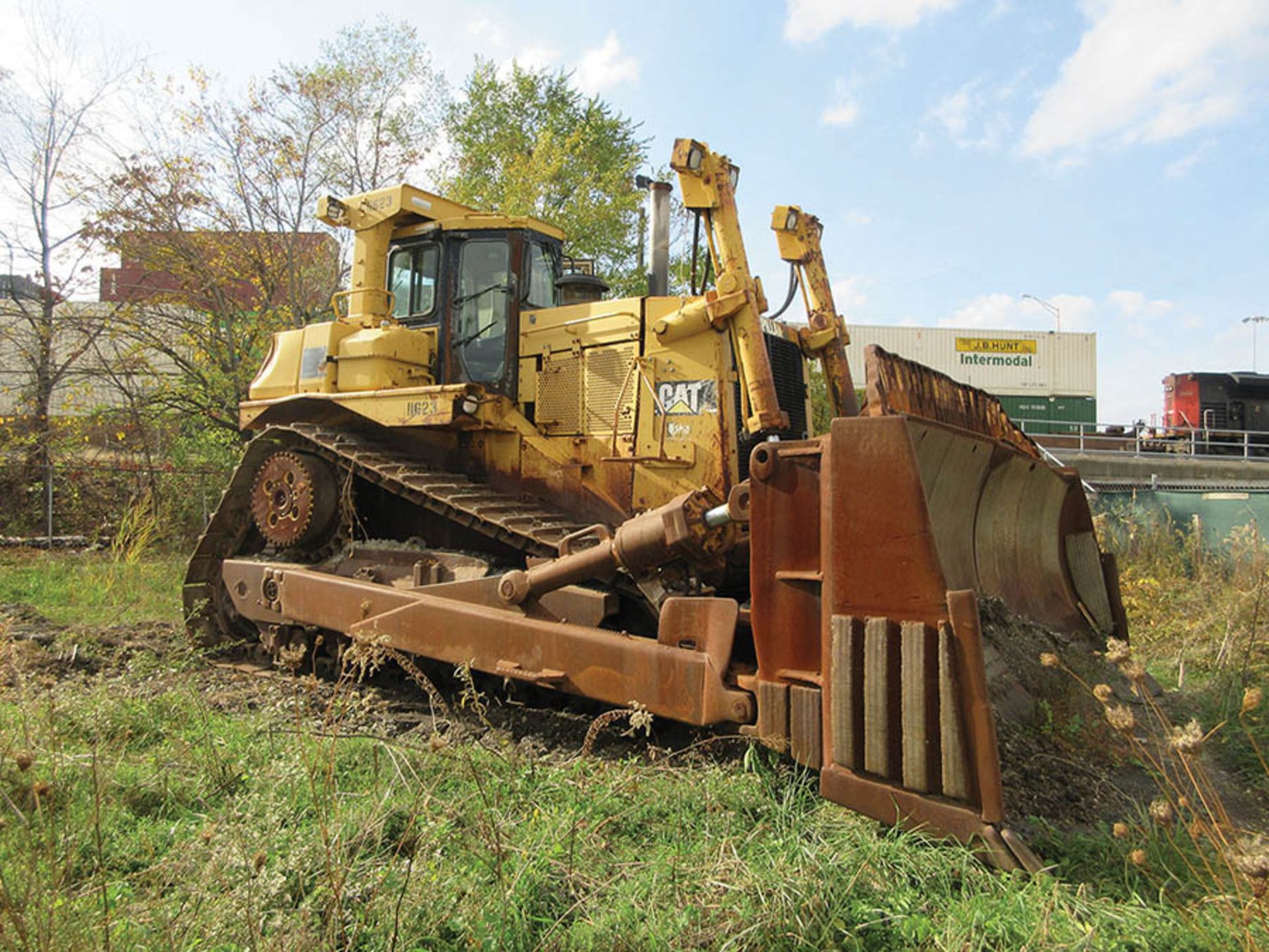 CATERPILLAR D10R DOZER, S/N 3KR01623, ENGINE: 3412, S/N 80M04188, TRANS: S/N ILY02037, 28'' - Image 2 of 35