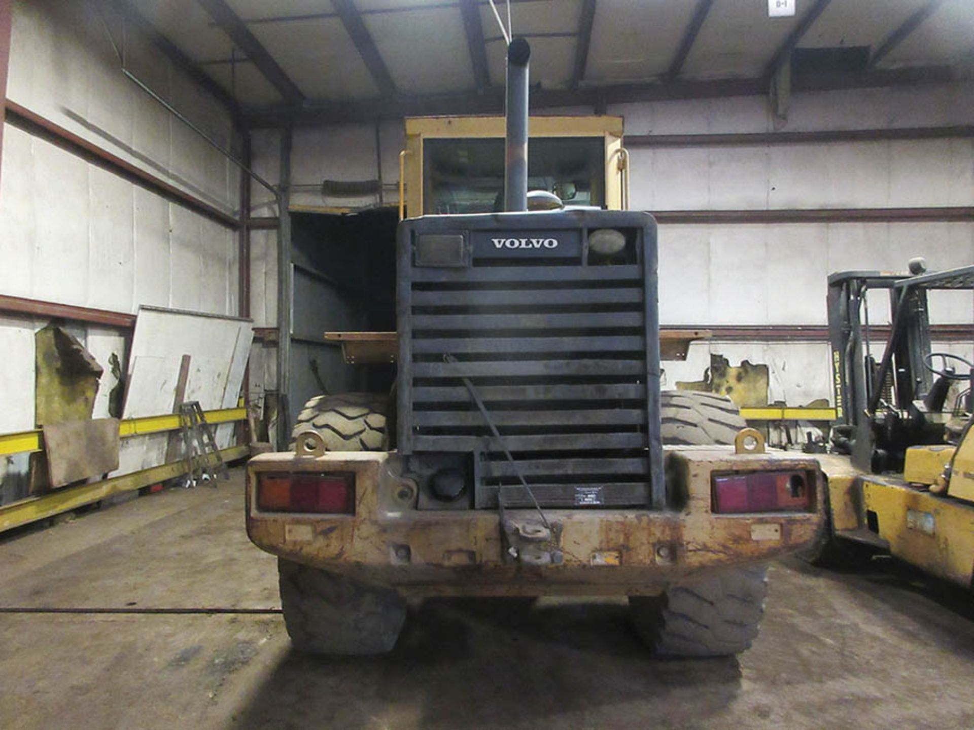 VOLVO L70C WHEEL LOADER, 17.5 R25 TIRES, 48'' FORKS - Image 8 of 15