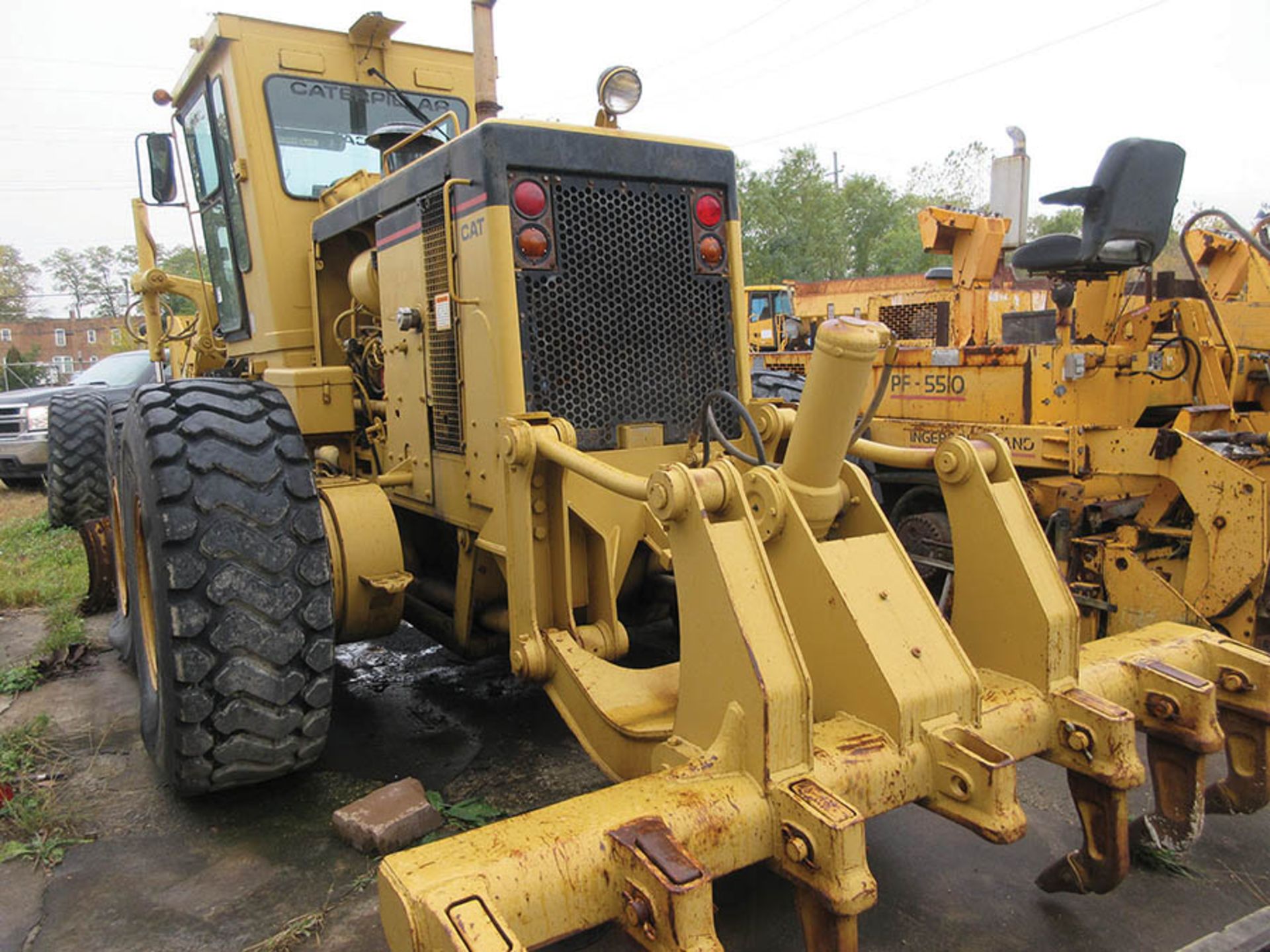 CATERPILLAR 14G MOTOR GRADER, 20.5 R25 TIRES, 14'.4 BLADE, 99'' W. 7-FINGER RIPPER ATTACHMENT - Image 12 of 23