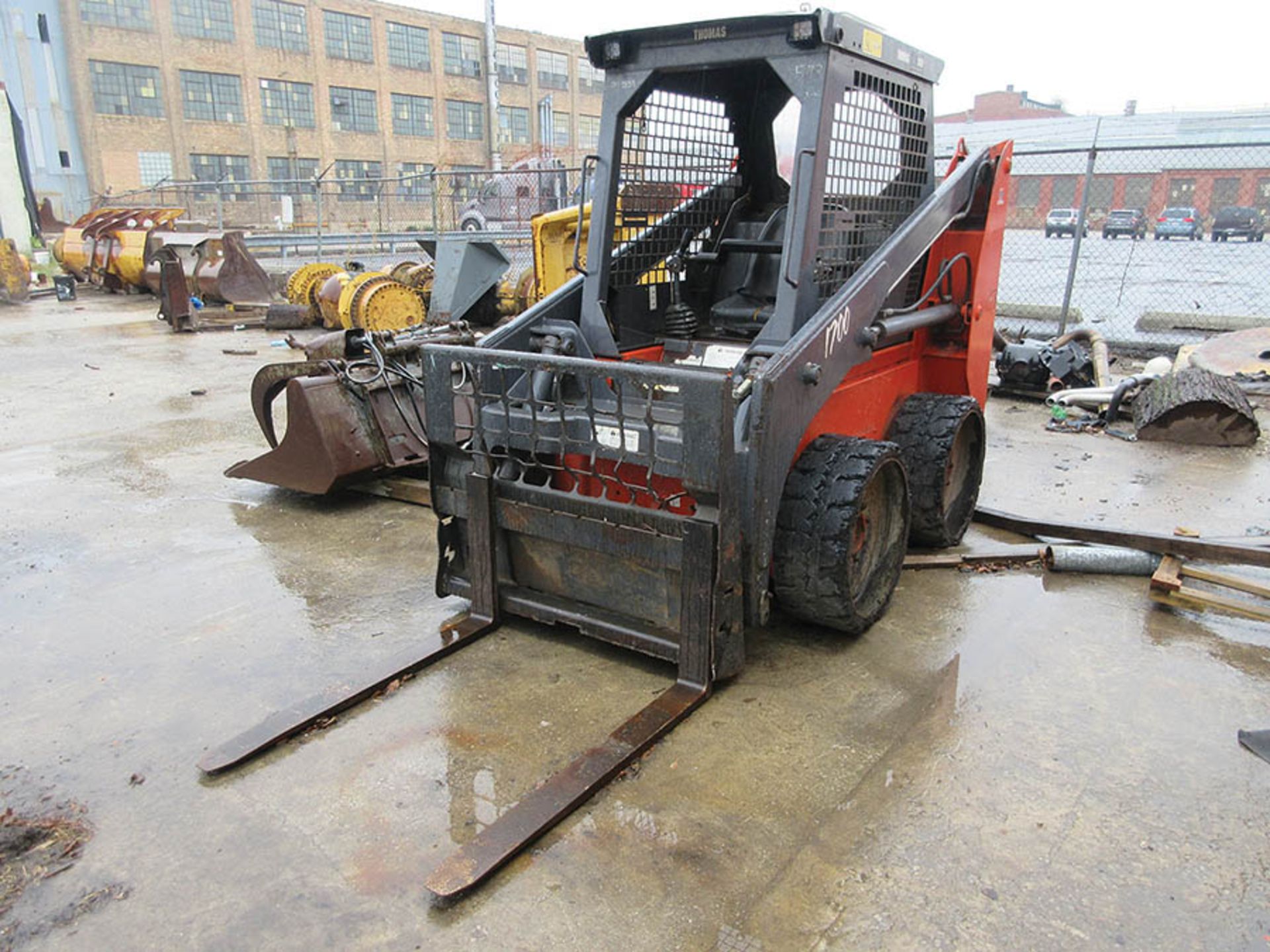 THOMAS 1700 SKID STEER, 8,761 HRS., 42'' FORKS, SOLID TIRES, KUBOTA DIESEL - Image 3 of 12