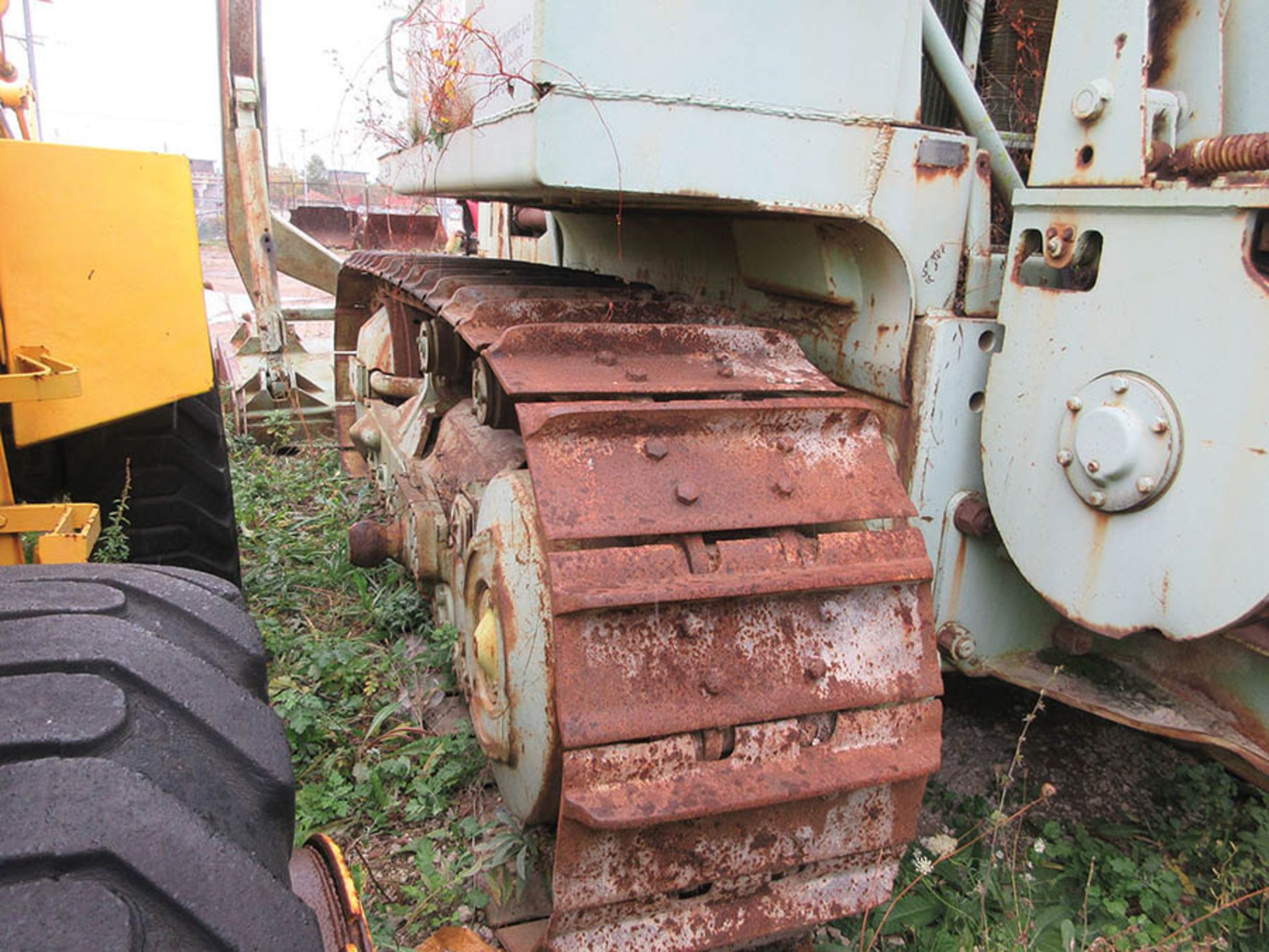 TEREX 82-40 DA T DOZER, V-8 DETROIT DIESEL, 24'' W. TRACK, S/N 56490, 140'' W. BLADE, GW DUAL - Image 8 of 13