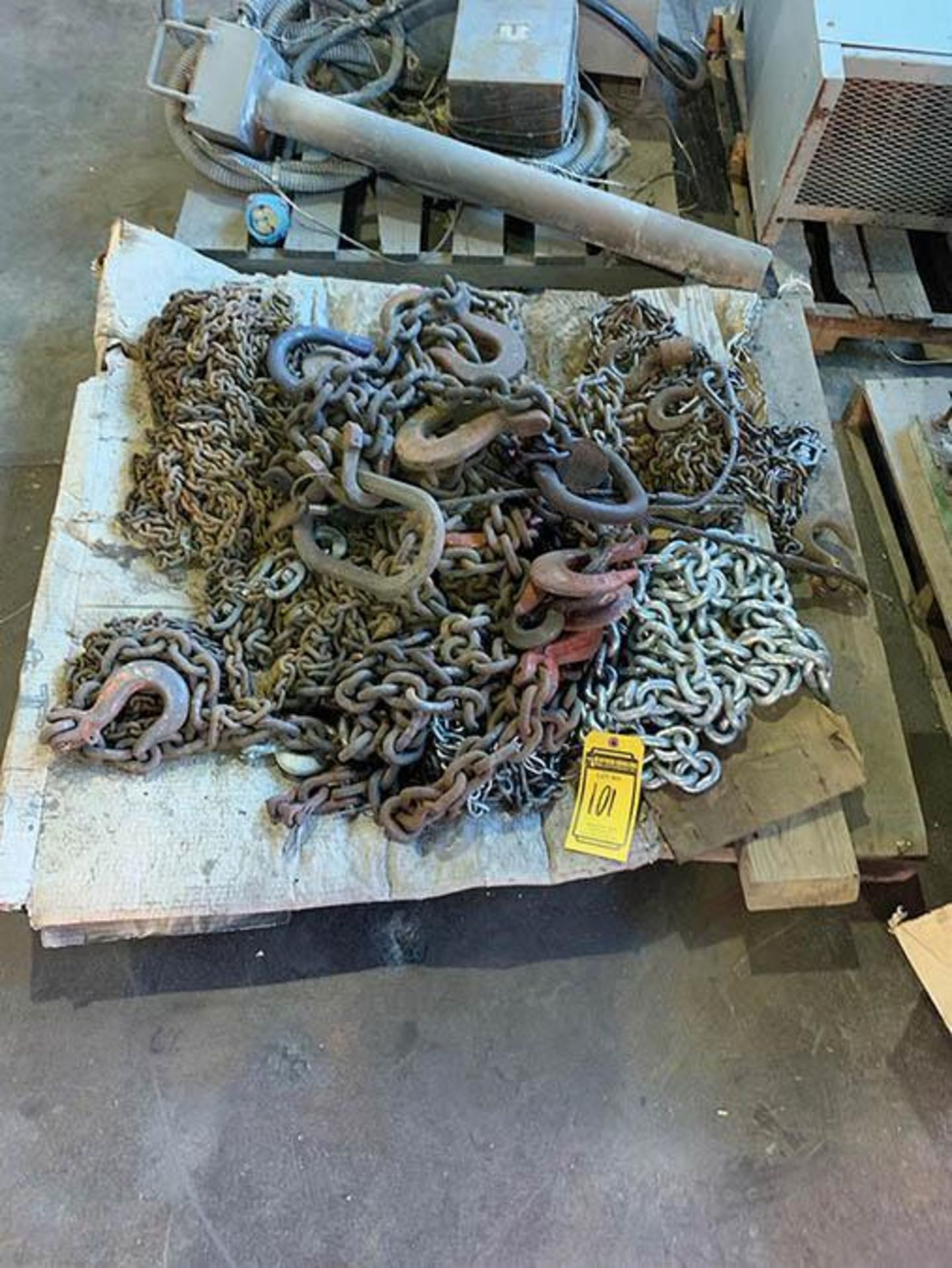 PALLET OF ASSORTED CHAINS