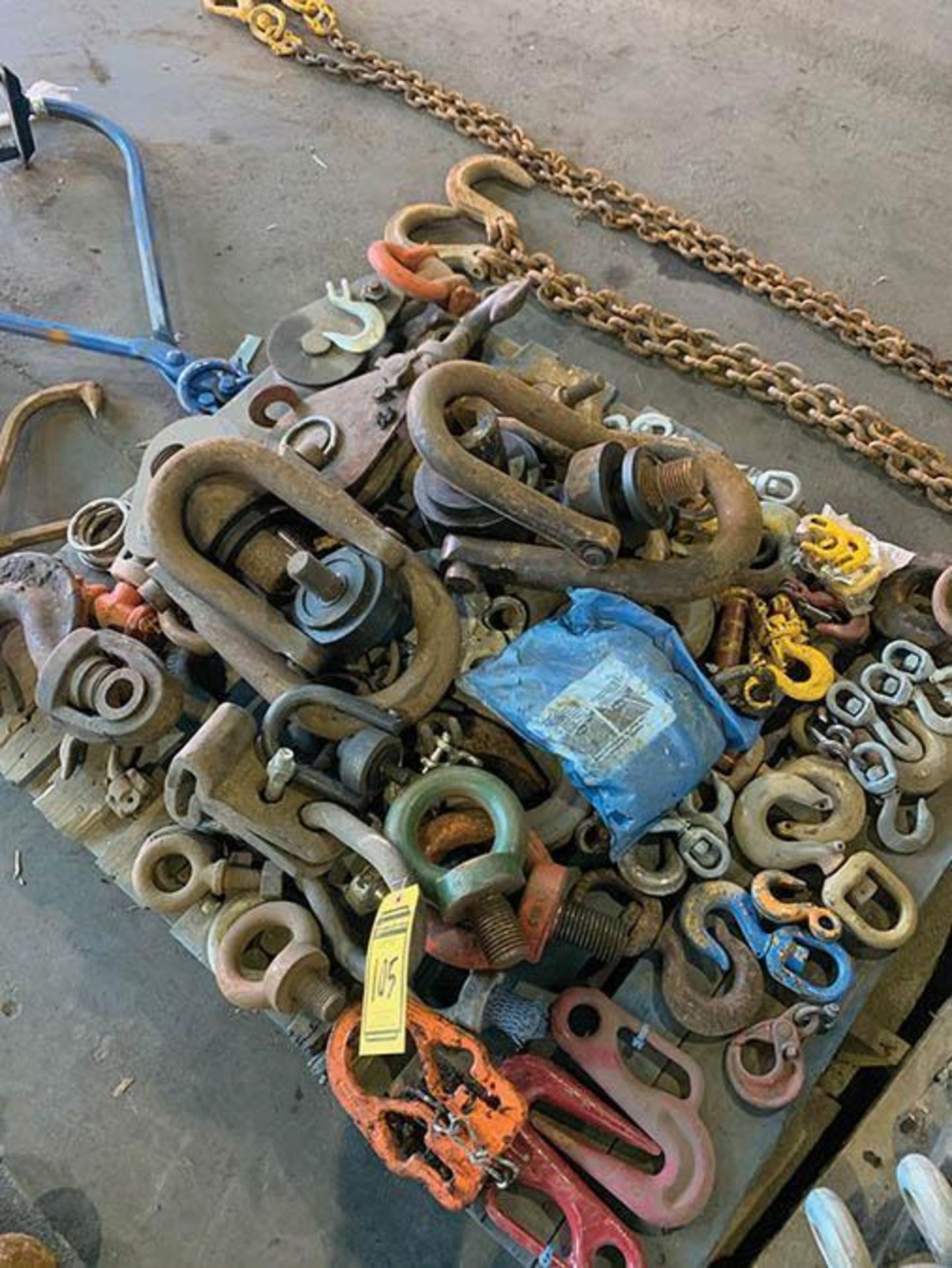 ASSORTED HOOKS AND RIGGING I'S