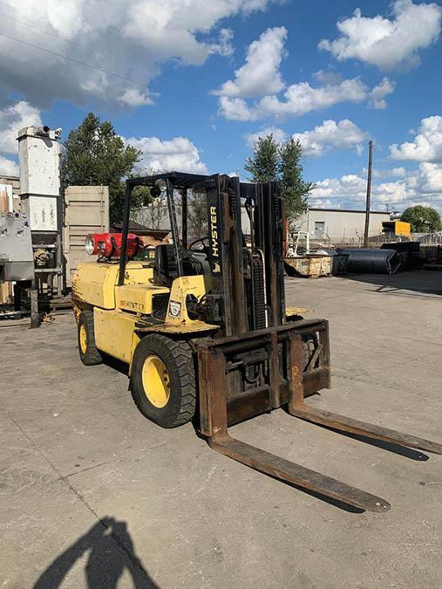 HYSTER 110, LP POWERED FORKLIFT, PNEUMATIC TIRES, 11,000 LB CAP, MODEL N/A, TRIPLE STAGE MAST