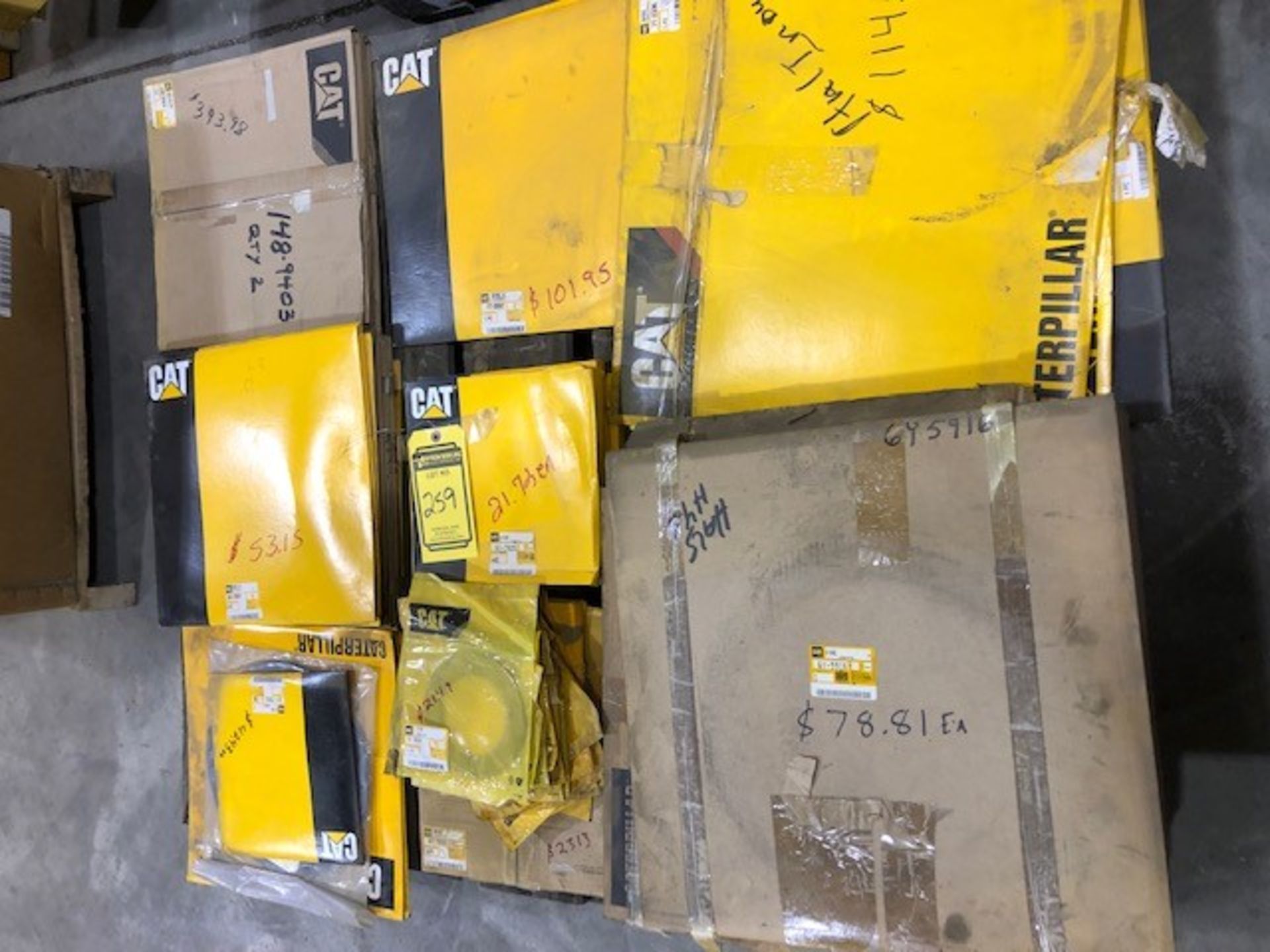 SKID OF NEW CATERPILLAR PLATES AND DISC