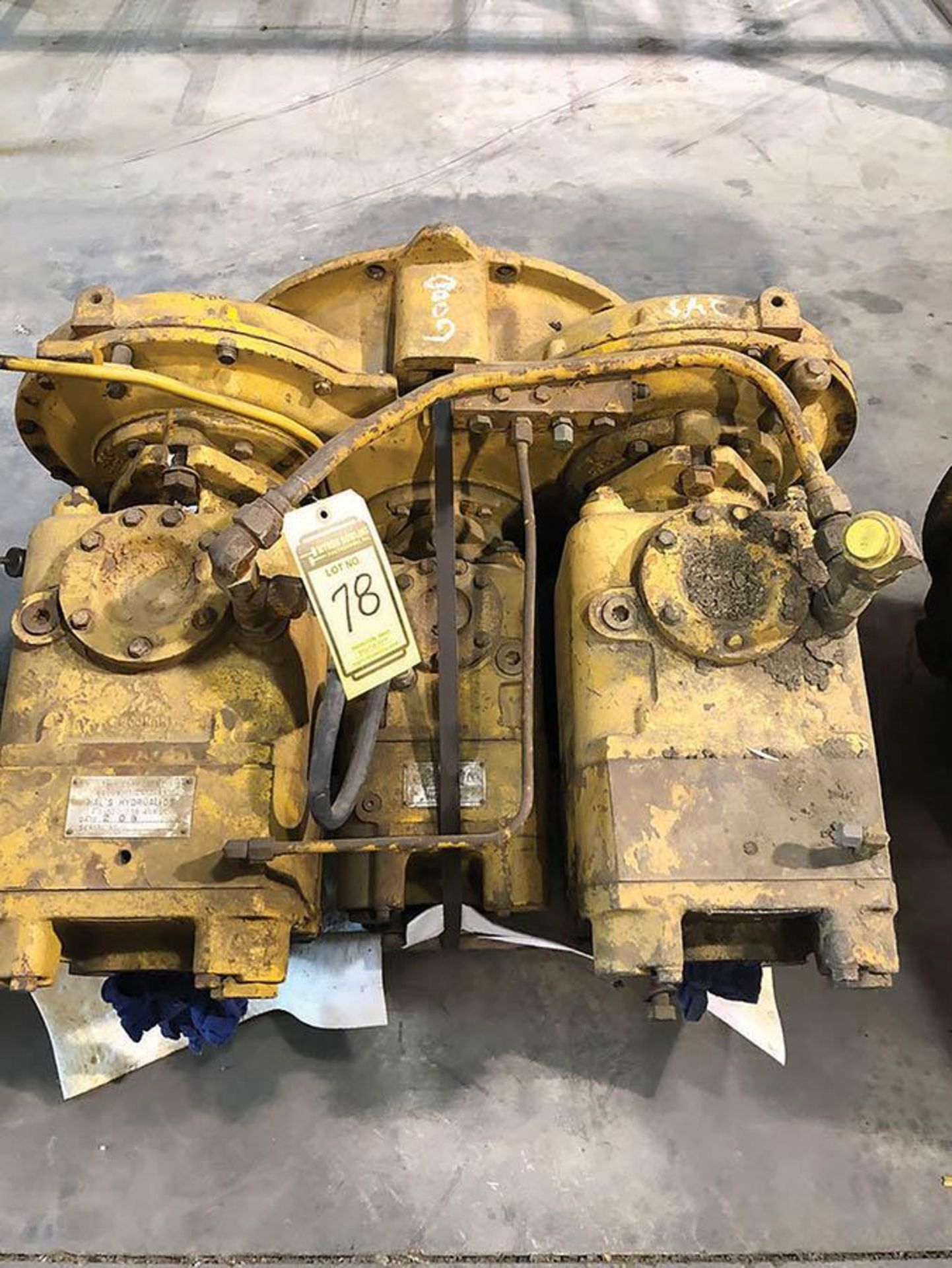 CATERPILLAR 245 PUMP DRIVE WITH (2) MAIN PUMPS AND (1) SWING PUMP