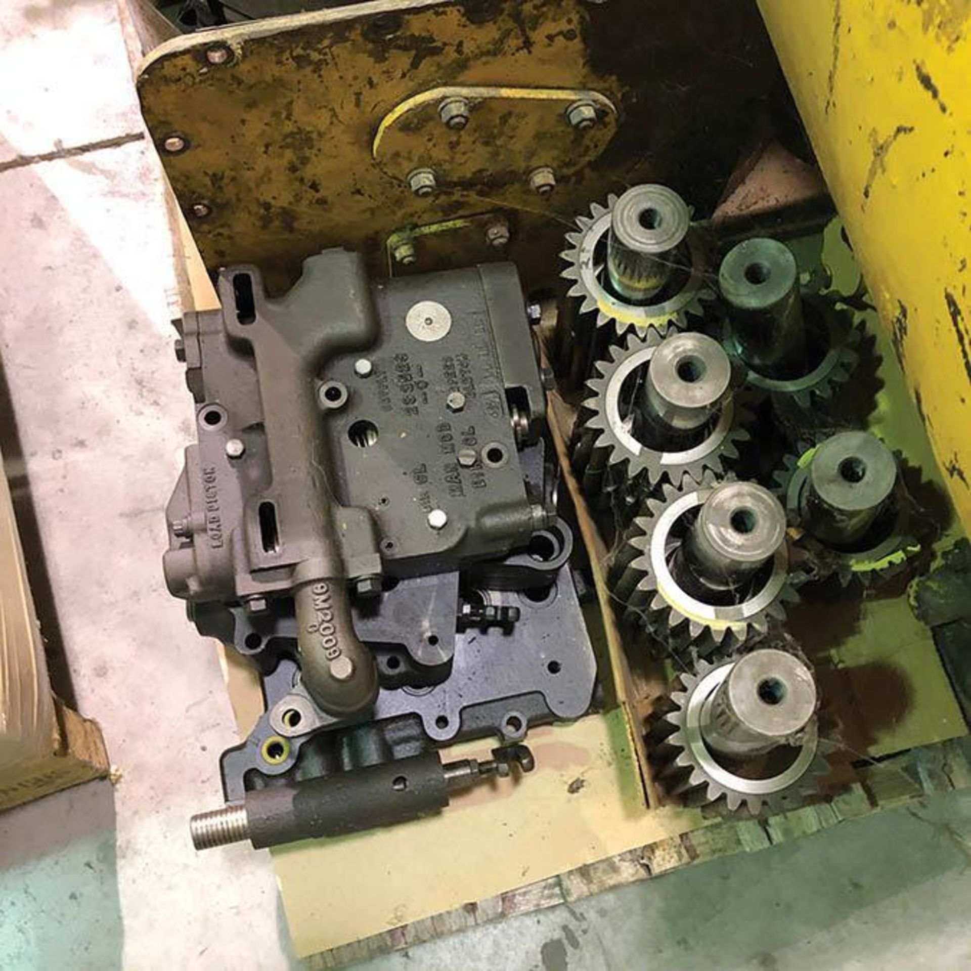 CATERPILLAR 992 TRANSMISSION PARTS - Image 3 of 4