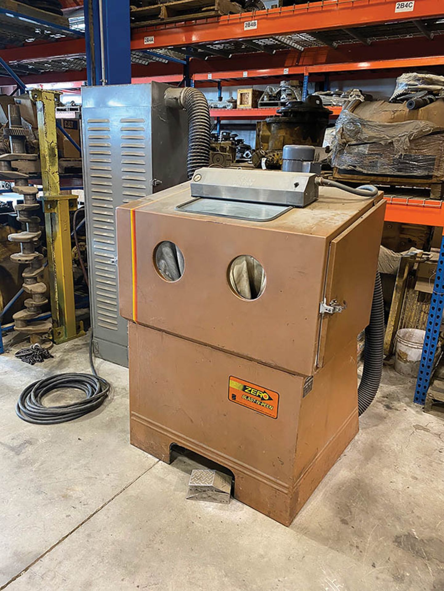 ZERO BLAST-N-PEEN SANDBLAST CABINET, MODEL BNP50-2-300, S/N 36849, SINGLE AMP, 115 VOLT, SINGLE PHAS - Image 3 of 4