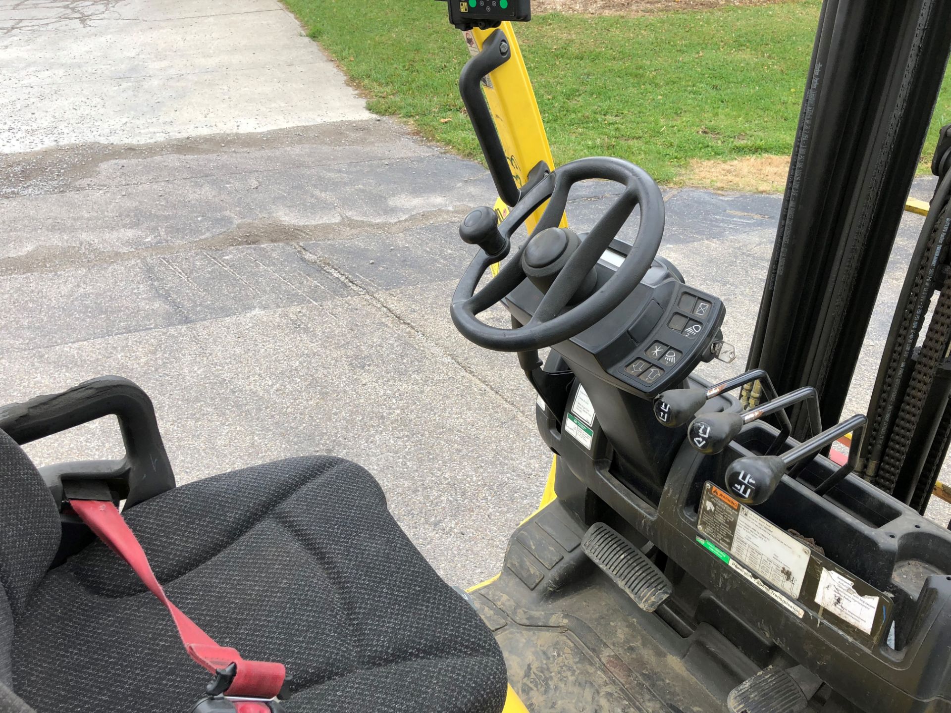 2016 HYSTER 6,000 LB. CAPACITY FORKLIFT, MODEL S60FT, LPG, S/N H187V05489P, 3-STAGE MAST, SOLID TIRE - Image 5 of 5