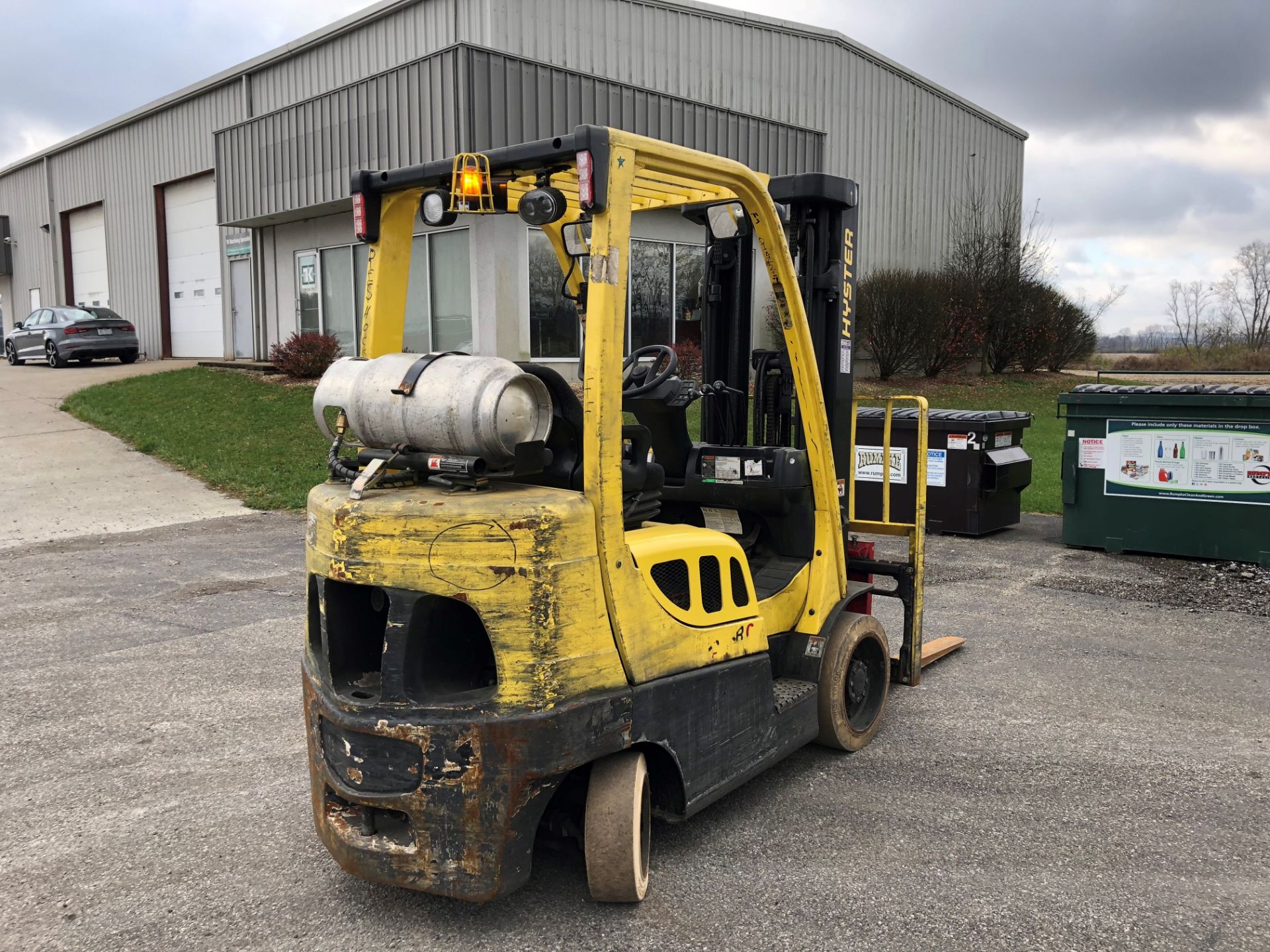 2016 HYSTER 6,000 LB. CAPACITY FORKLIFT, MODEL S60FT, LPG, S/N H187V05489P, 3-STAGE MAST, SOLID TIRE - Image 3 of 5
