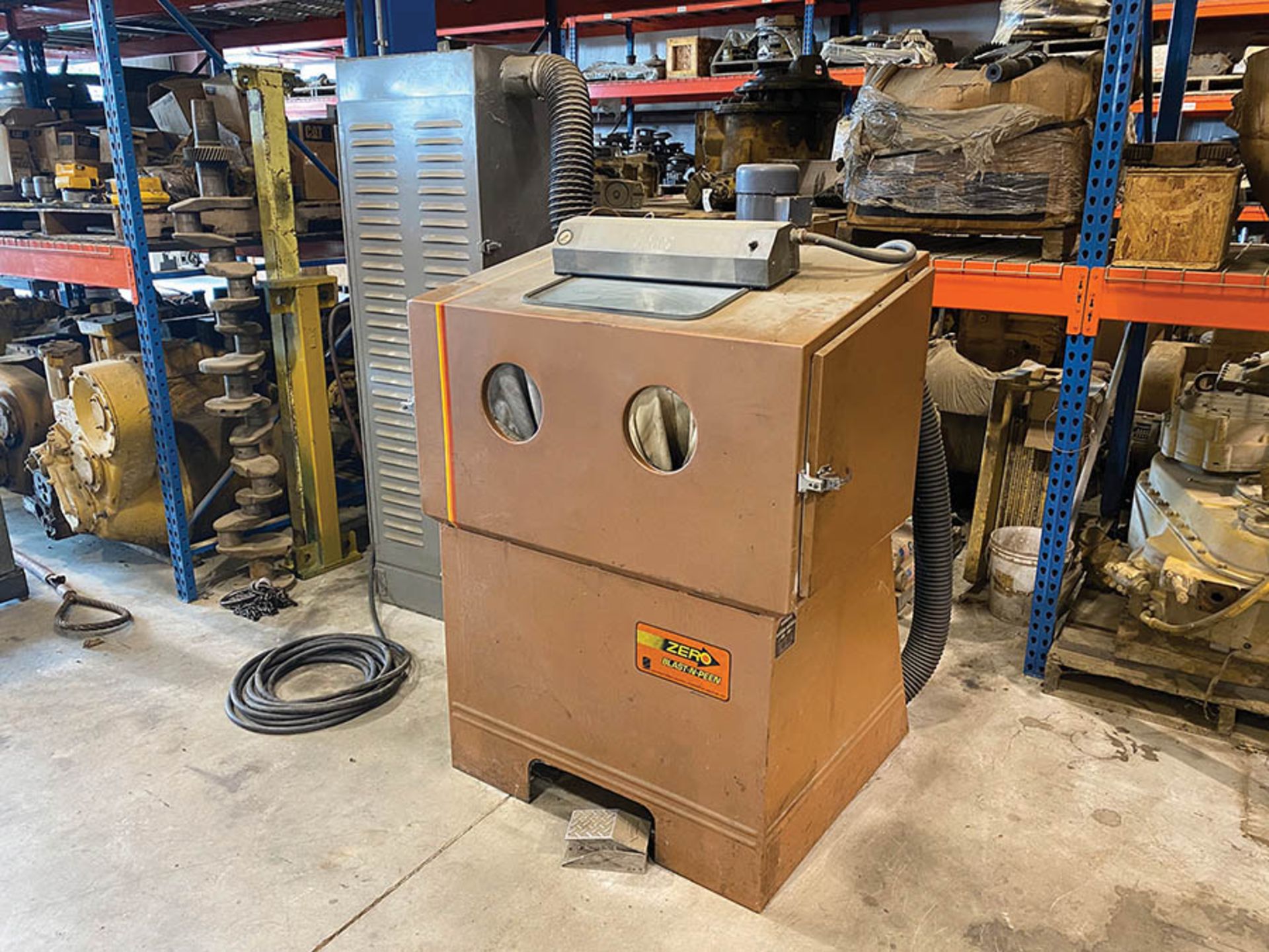 ZERO BLAST-N-PEEN SANDBLAST CABINET, MODEL BNP50-2-300, S/N 36849, SINGLE AMP, 115 VOLT, SINGLE PHAS - Image 2 of 4