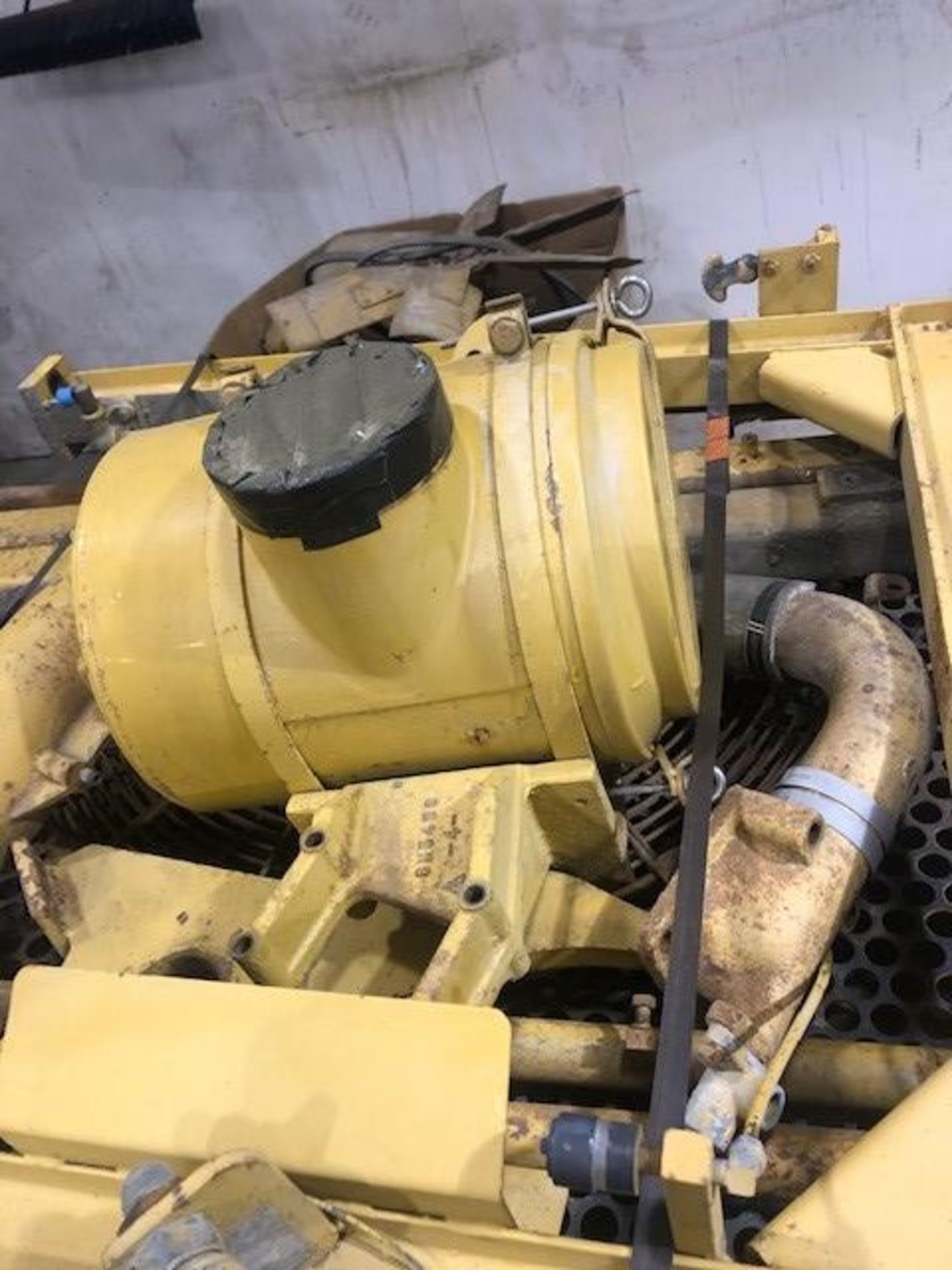 CATERPILLAR 637E SCRAPER RADIATOR ASSEMBLY, COOLERS, HYDRAULIC TANK, FAN AND HUB - Image 2 of 2