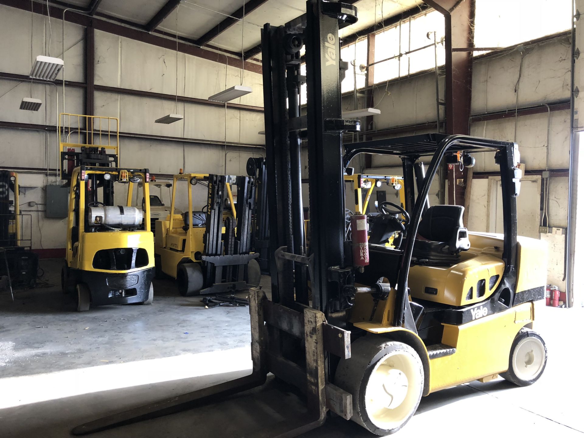 2014 YALE 15,500 LB. CAPACITY FORKLIFT, MODEL GDC155VX, S/N F879V01599M, DIESEL, 2-STAGE MAST, 7,441 - Image 4 of 5