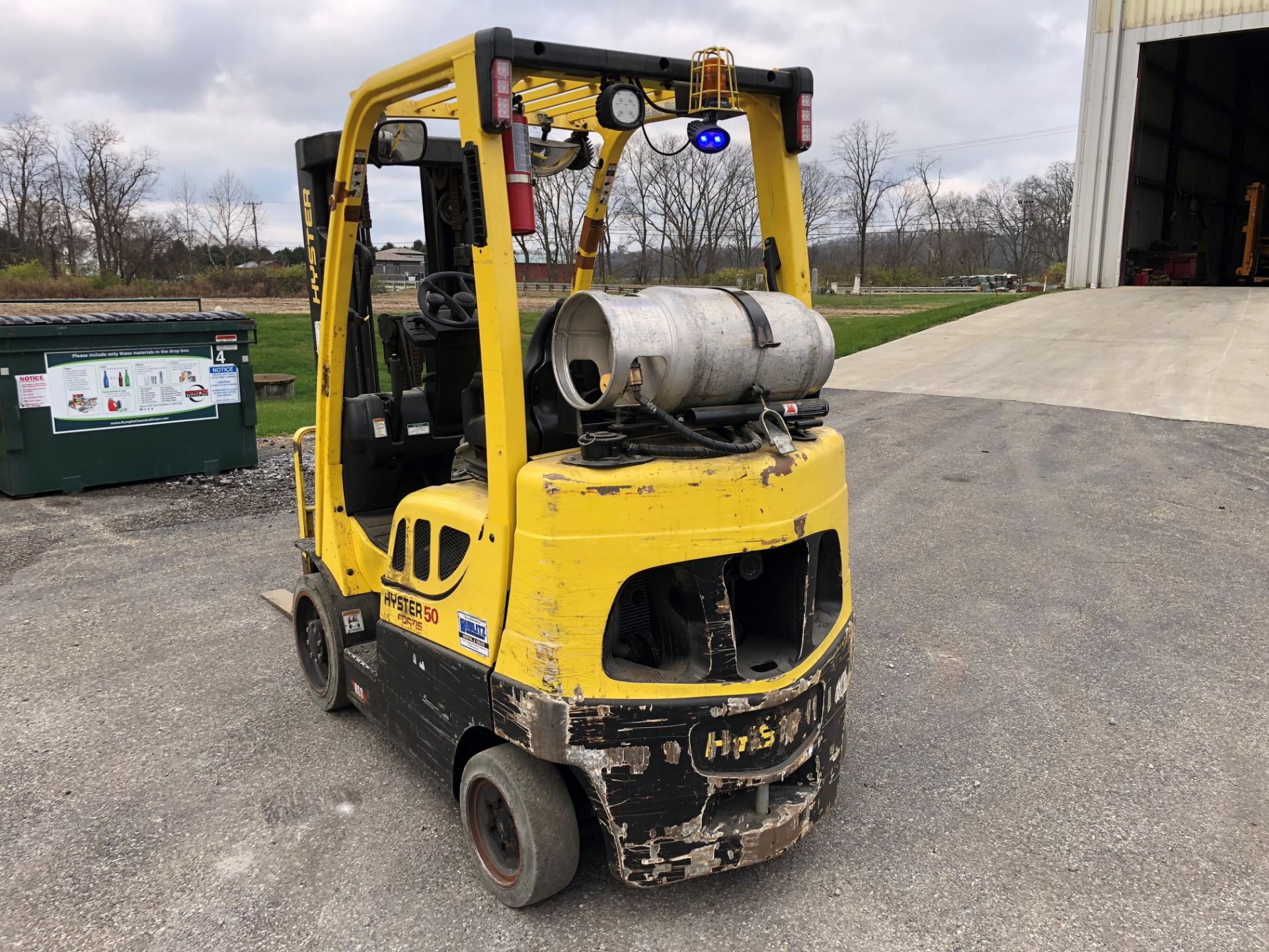 2015 HYSTER 5,000 LB. CAPACITY FORKLIFT, MODEL S50FT, LPG, S/N H187V02302N, 3-STAGE MAST, SOLID - Image 3 of 4