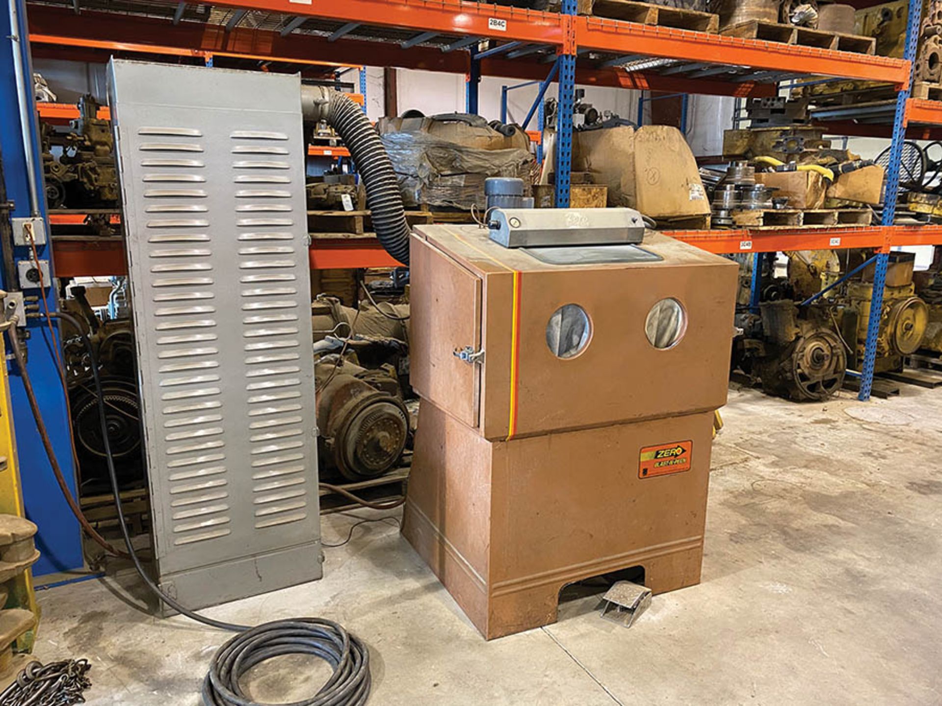 ZERO BLAST-N-PEEN SANDBLAST CABINET, MODEL BNP50-2-300, S/N 36849, SINGLE AMP, 115 VOLT, SINGLE PHAS - Image 4 of 4