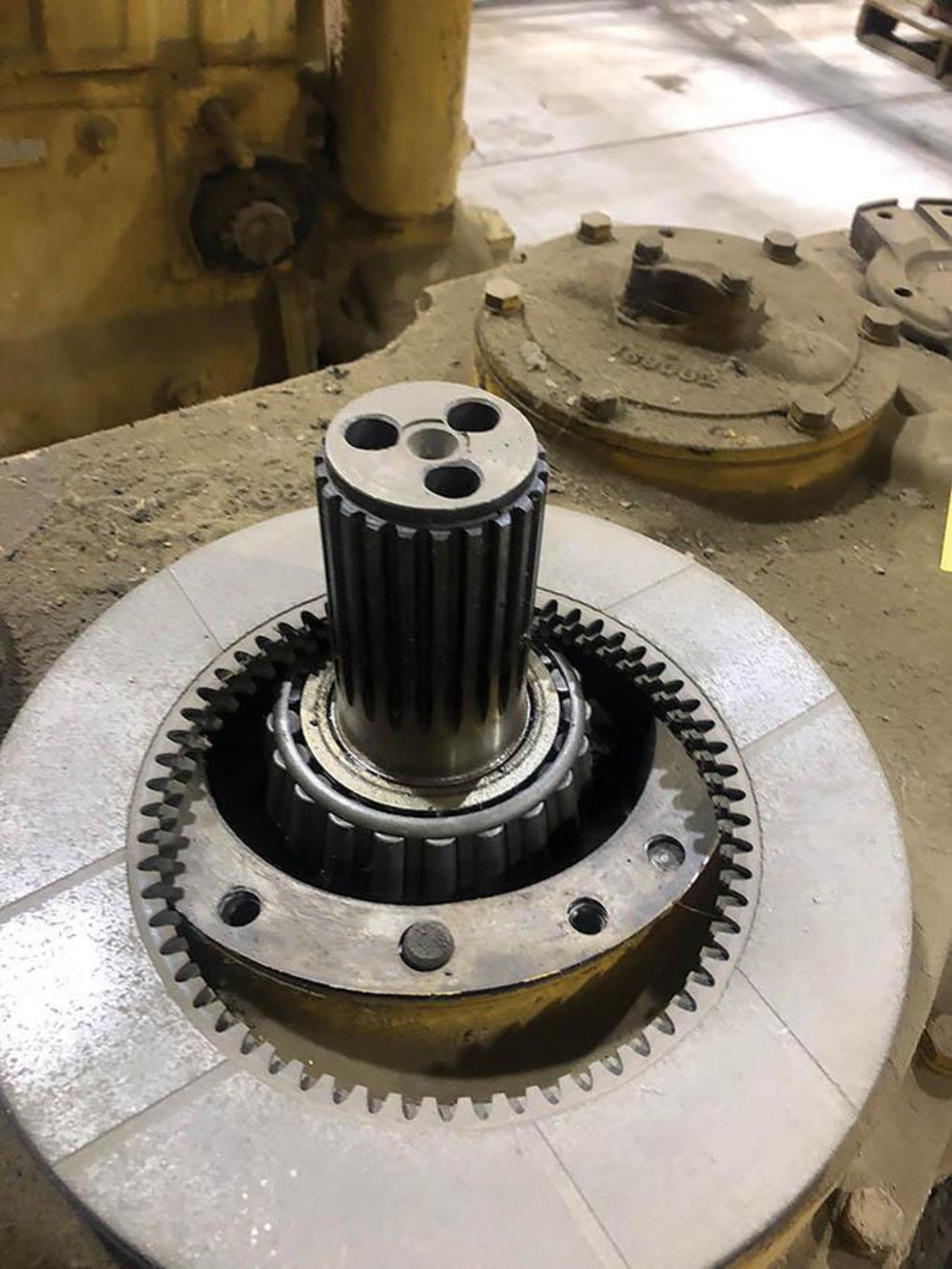 CATERPILLAR 825 TRANSFER GEAR CASE AND GEARS - Image 3 of 4