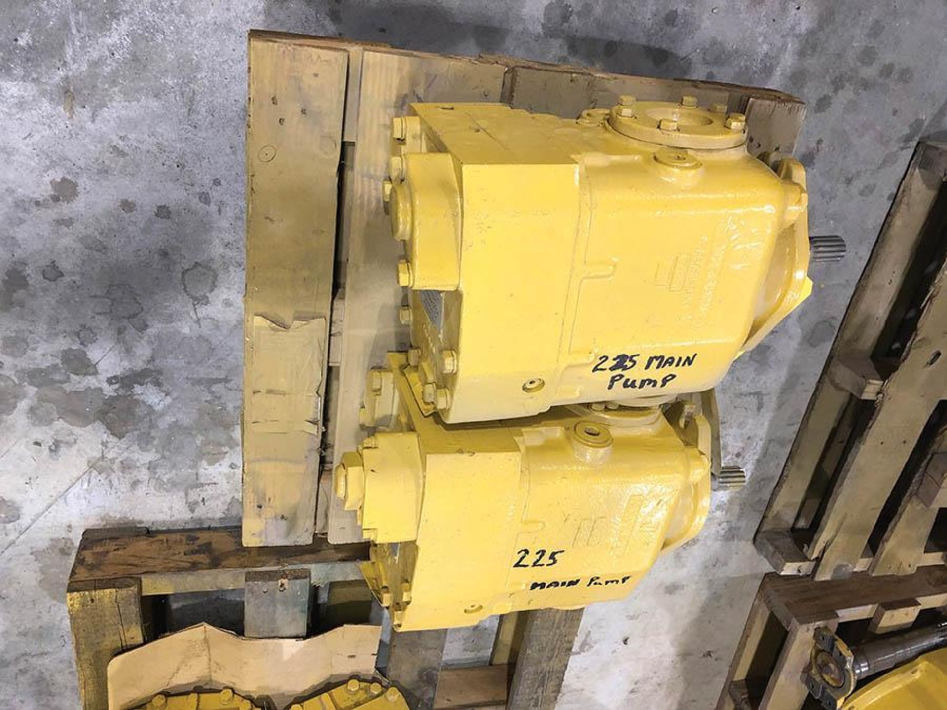 (2) CATERPILLAR PISTON PUMPS FOR A 235 EXCAVATOR REBUILT - Bild 2 aus 2