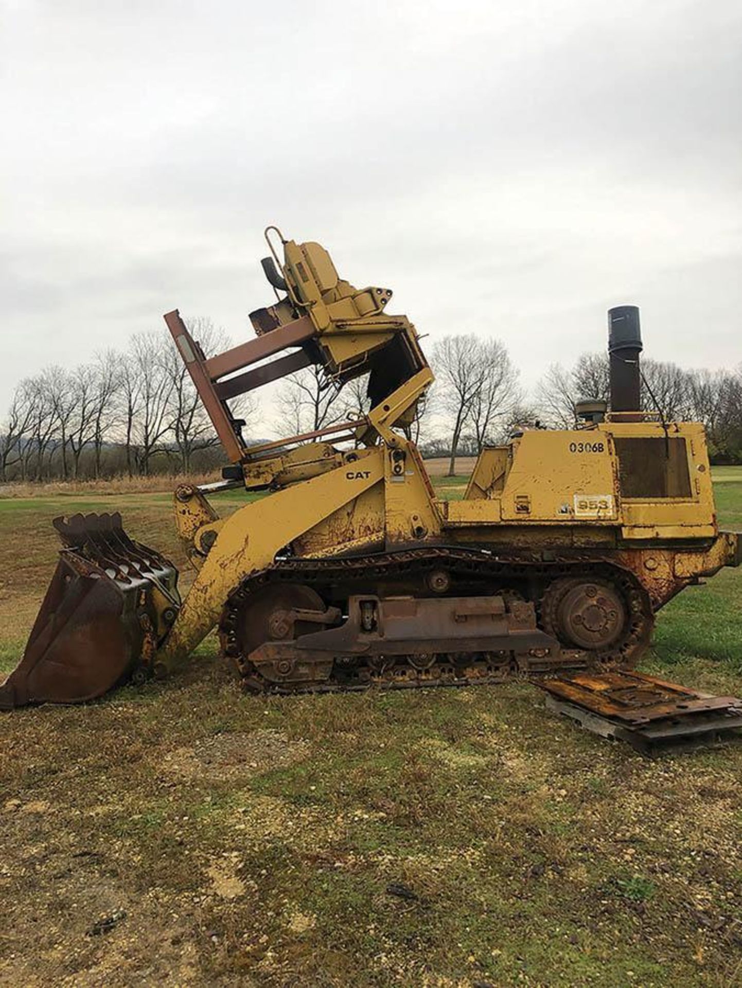 CATERPILLAR 953 TRACK LOADER ENGINE, RUNS, NO TRANSMISSION - Image 2 of 7